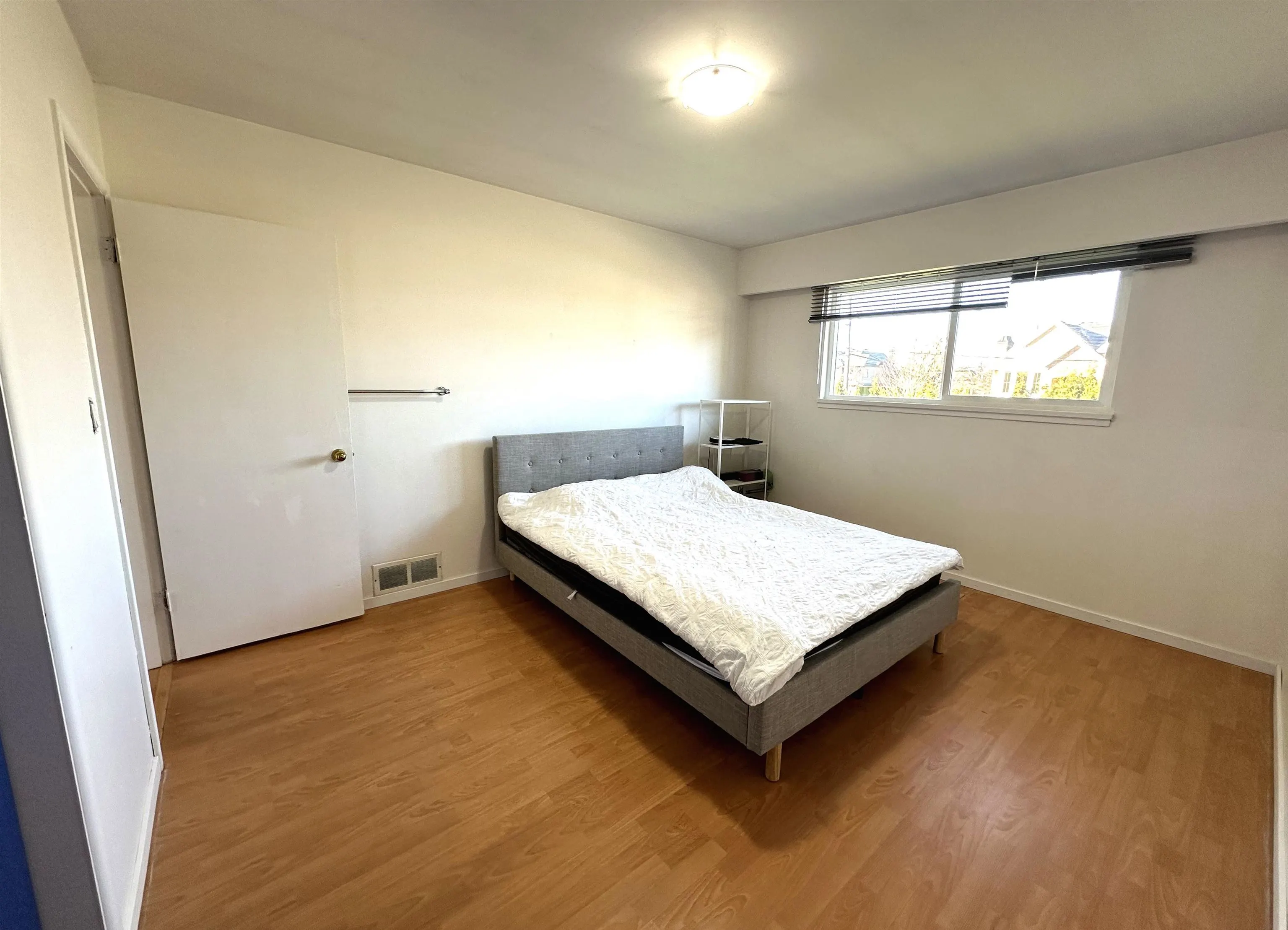 9511 Pinewell Crescent