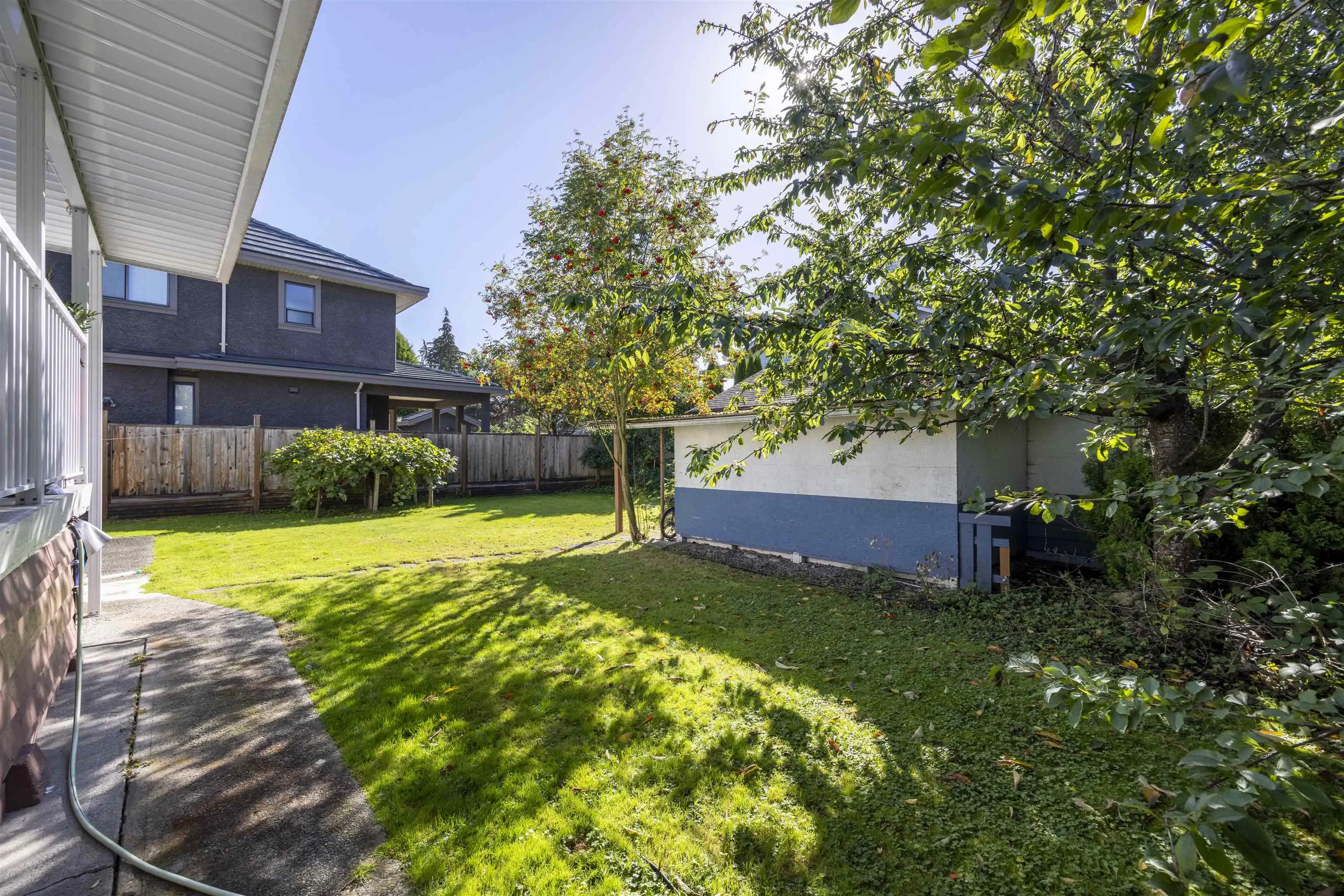 9511 Pinewell Crescent