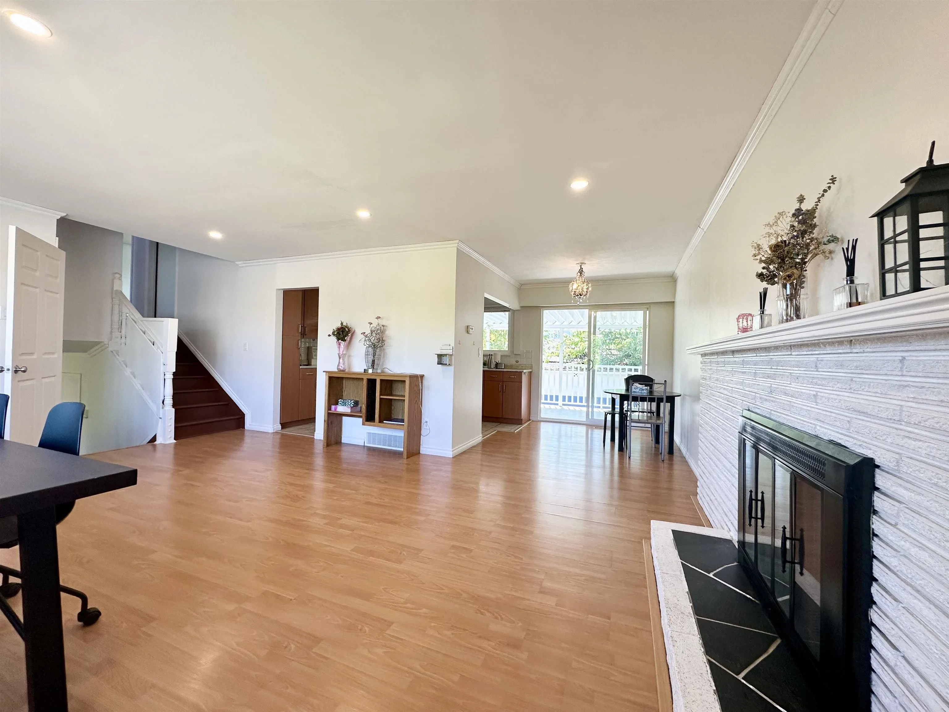 9511 Pinewell Crescent