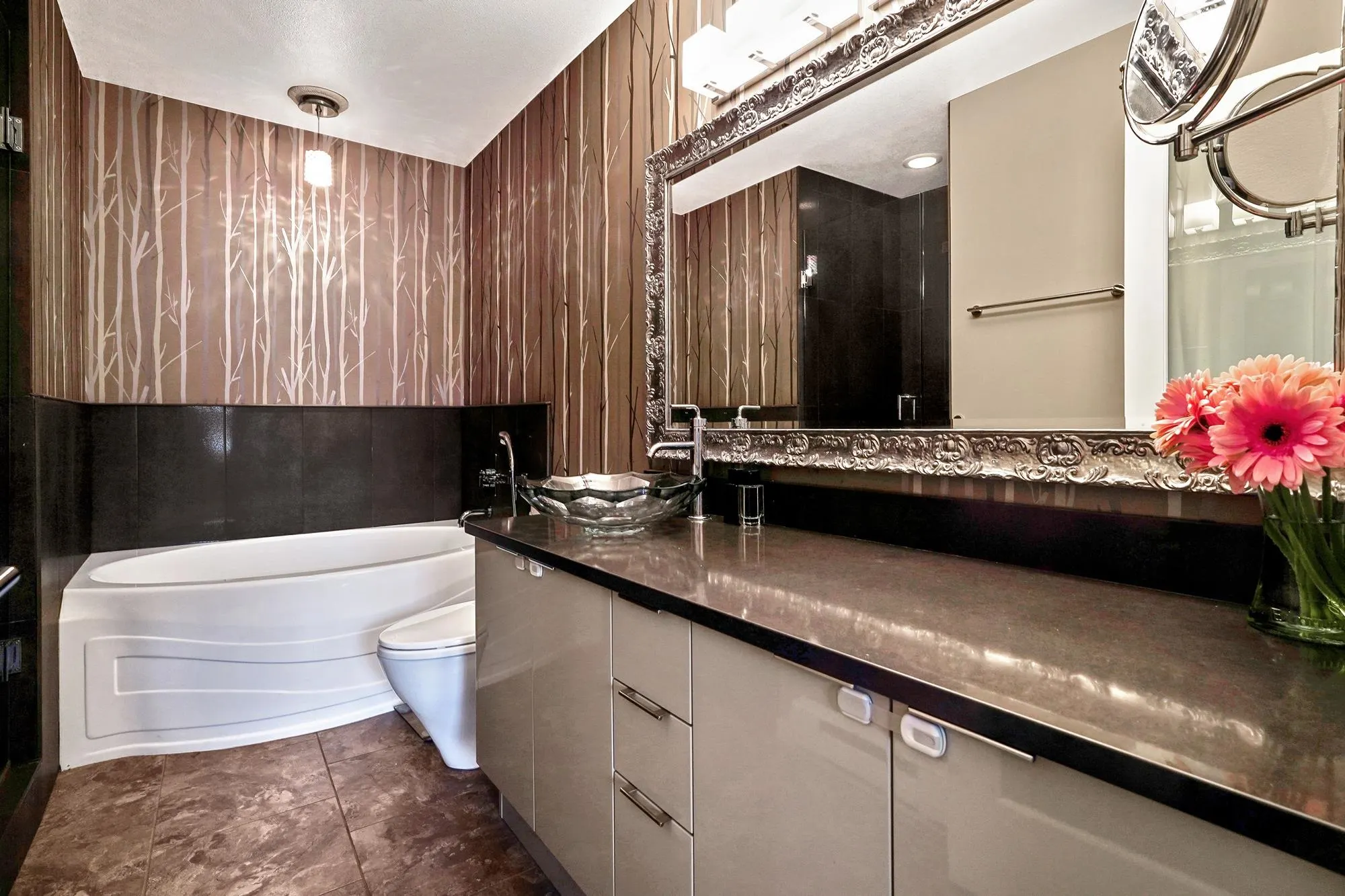 414 500 Klahanie Drive