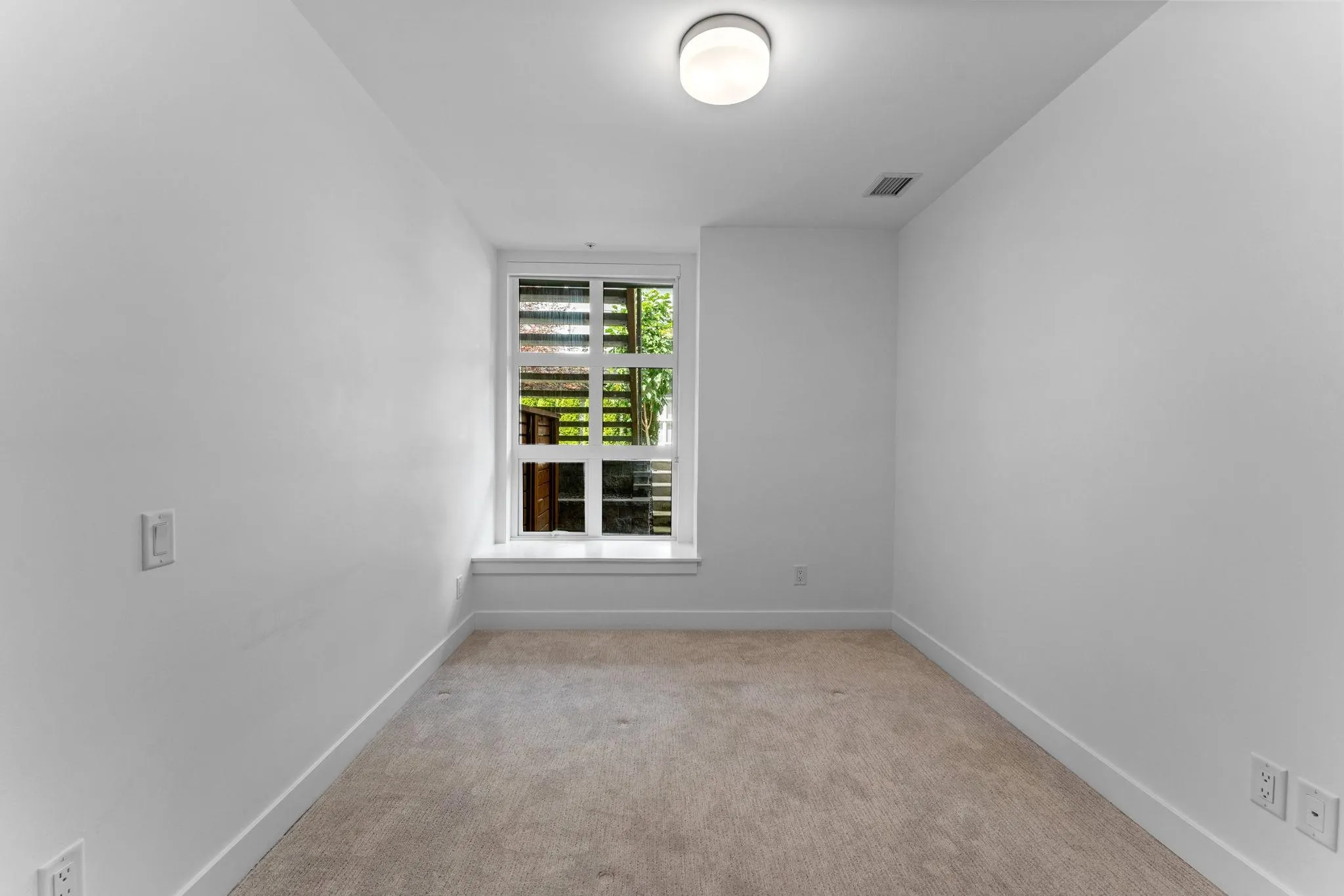 111 2060 Curling Road