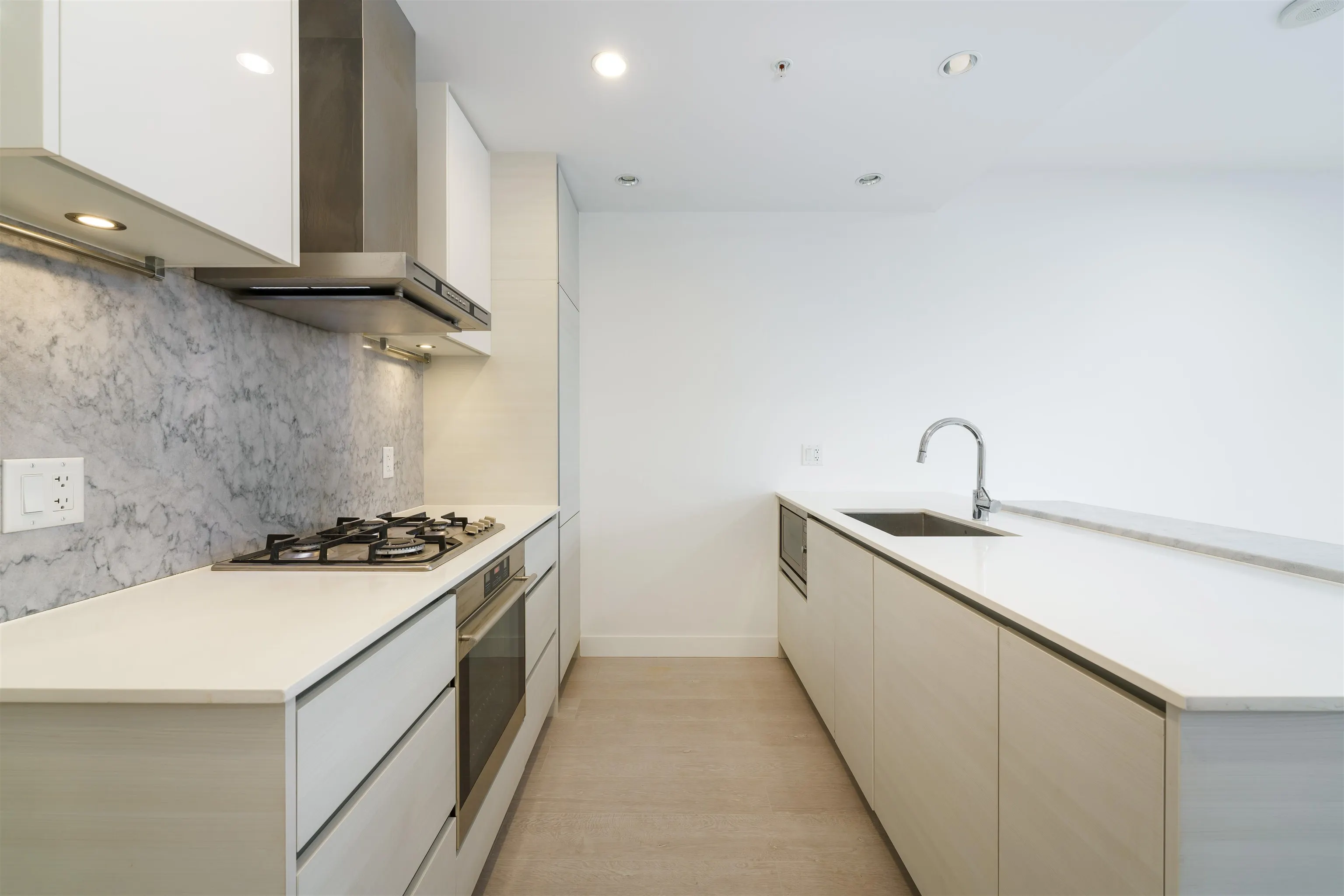 3501 6098 Station Street