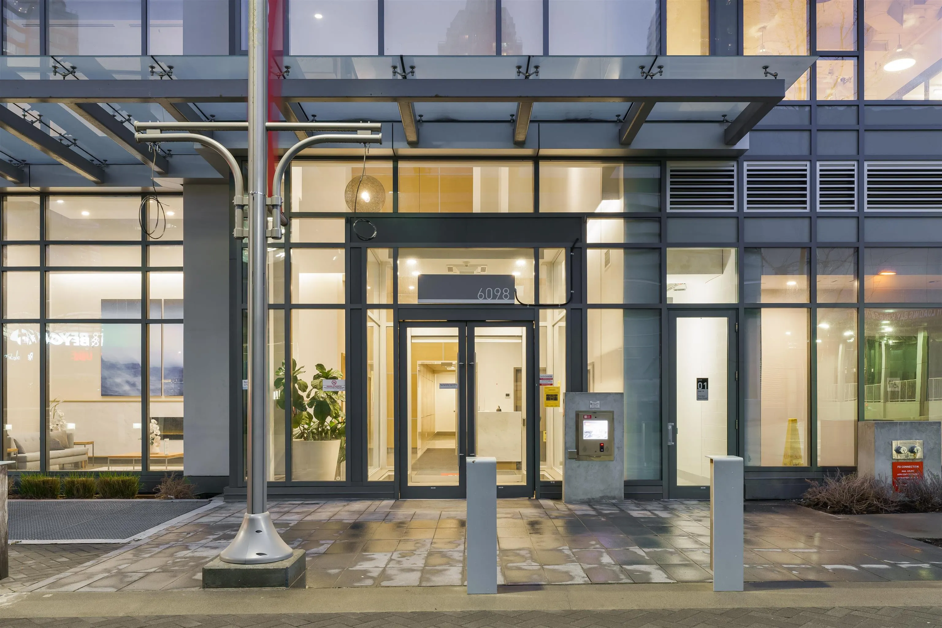 3501 6098 Station Street