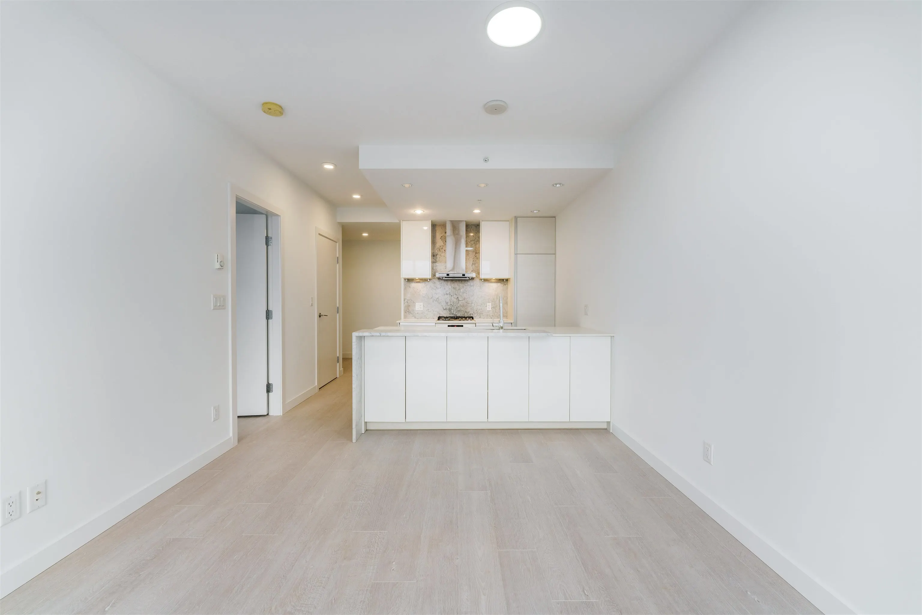 3501 6098 Station Street