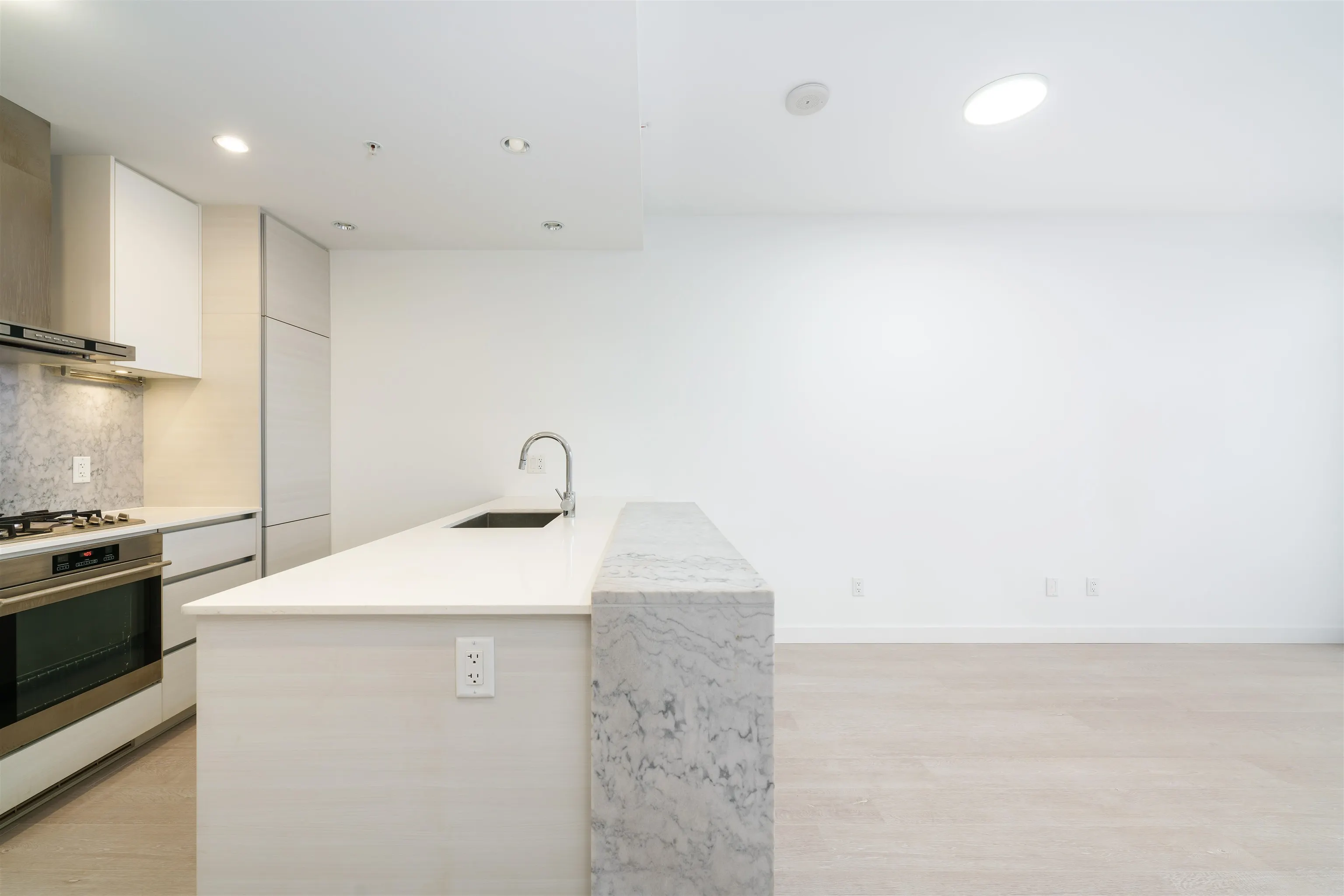 3501 6098 Station Street