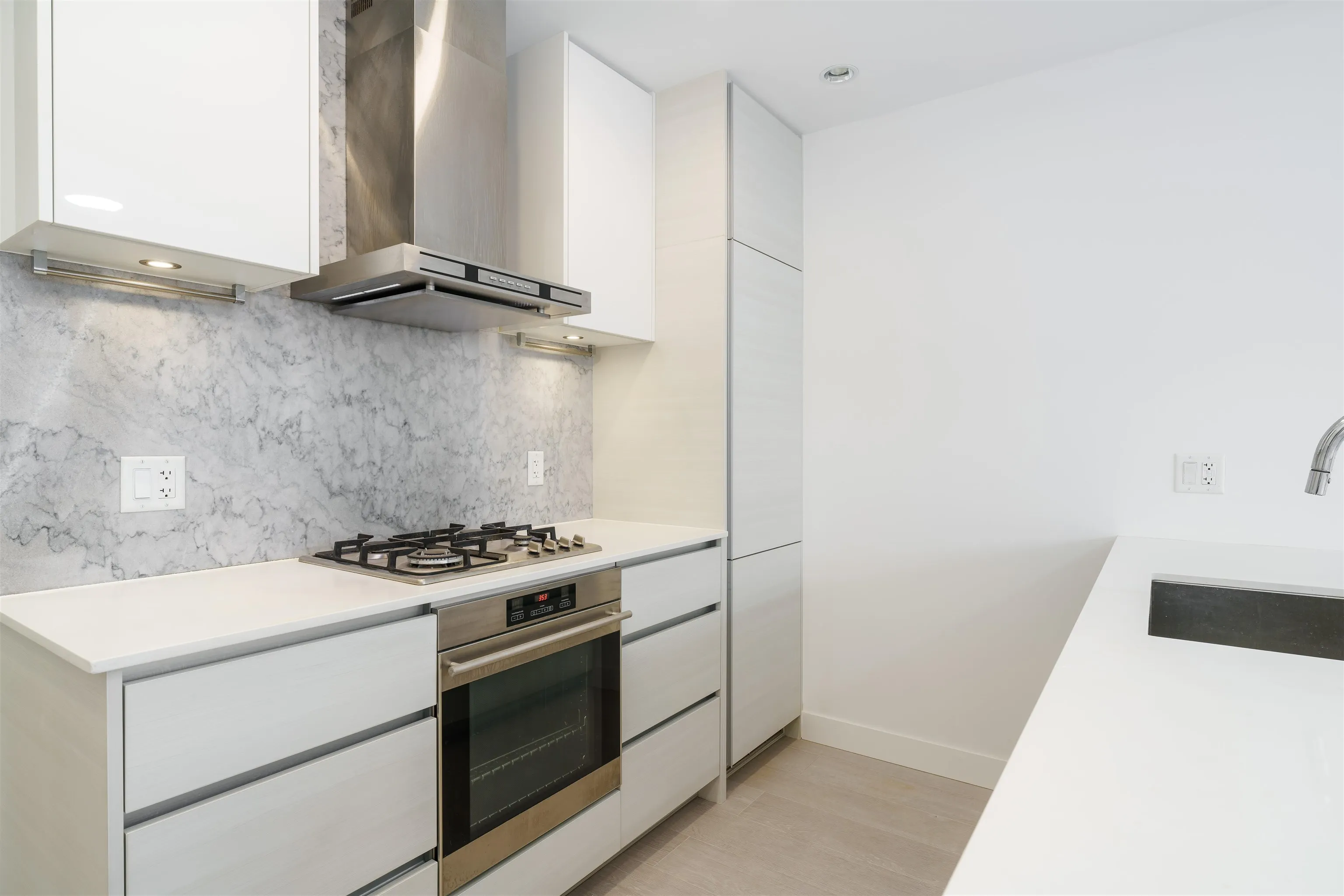 3501 6098 Station Street