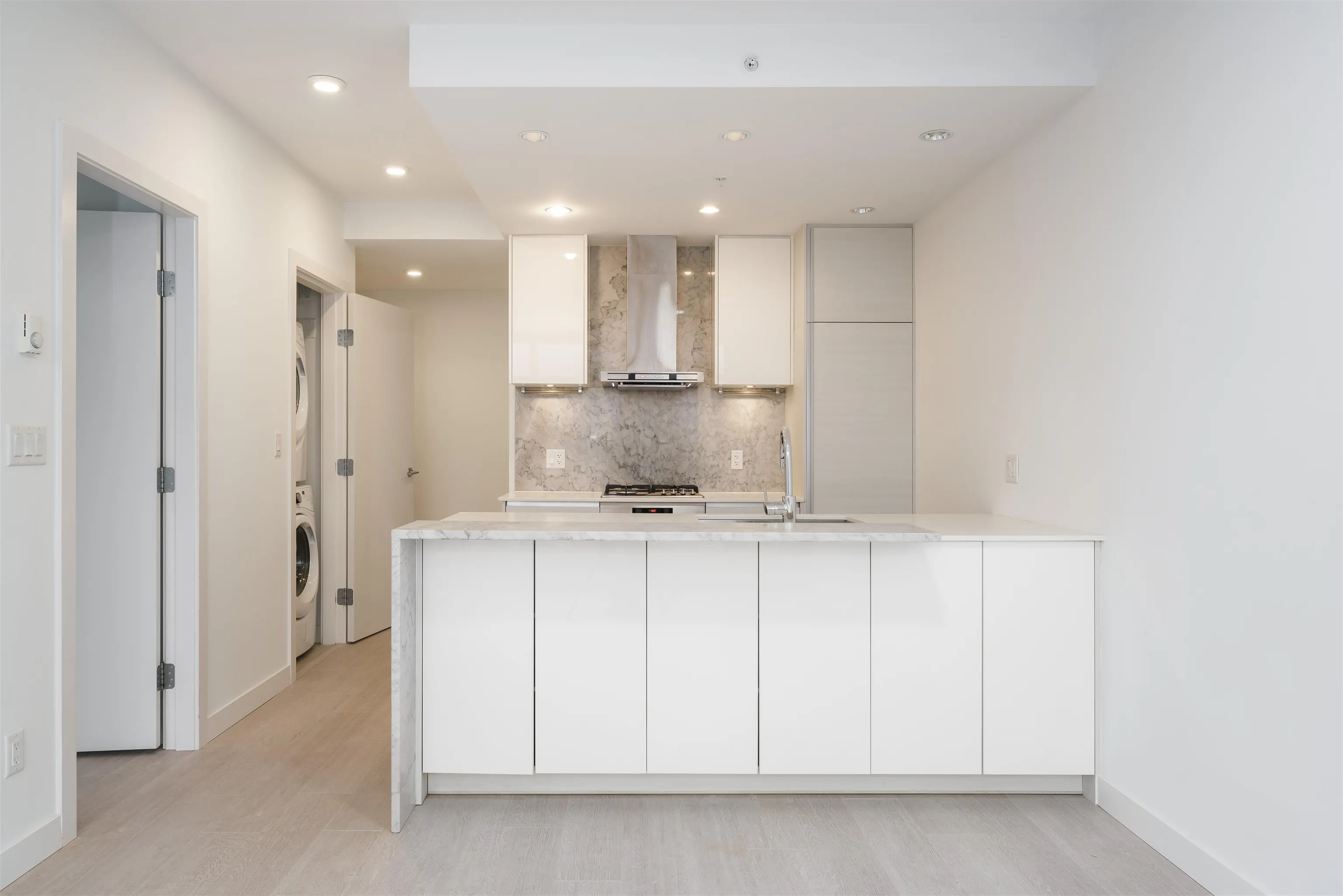 3501 6098 Station Street