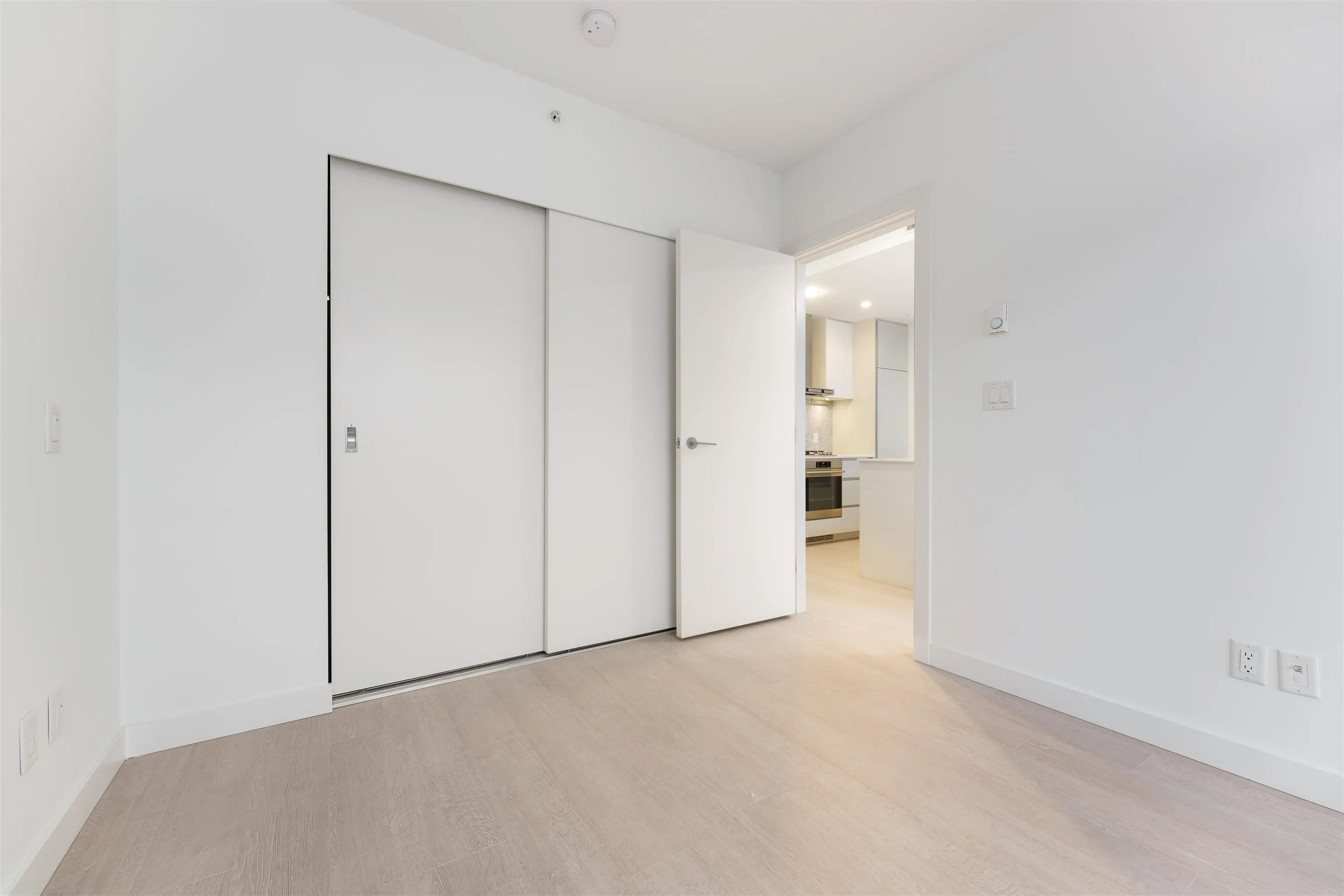 3501 6098 Station Street