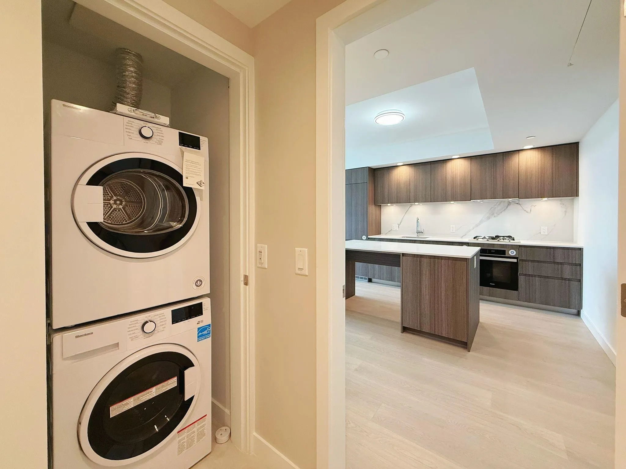 2008 6537 Telford Avenue