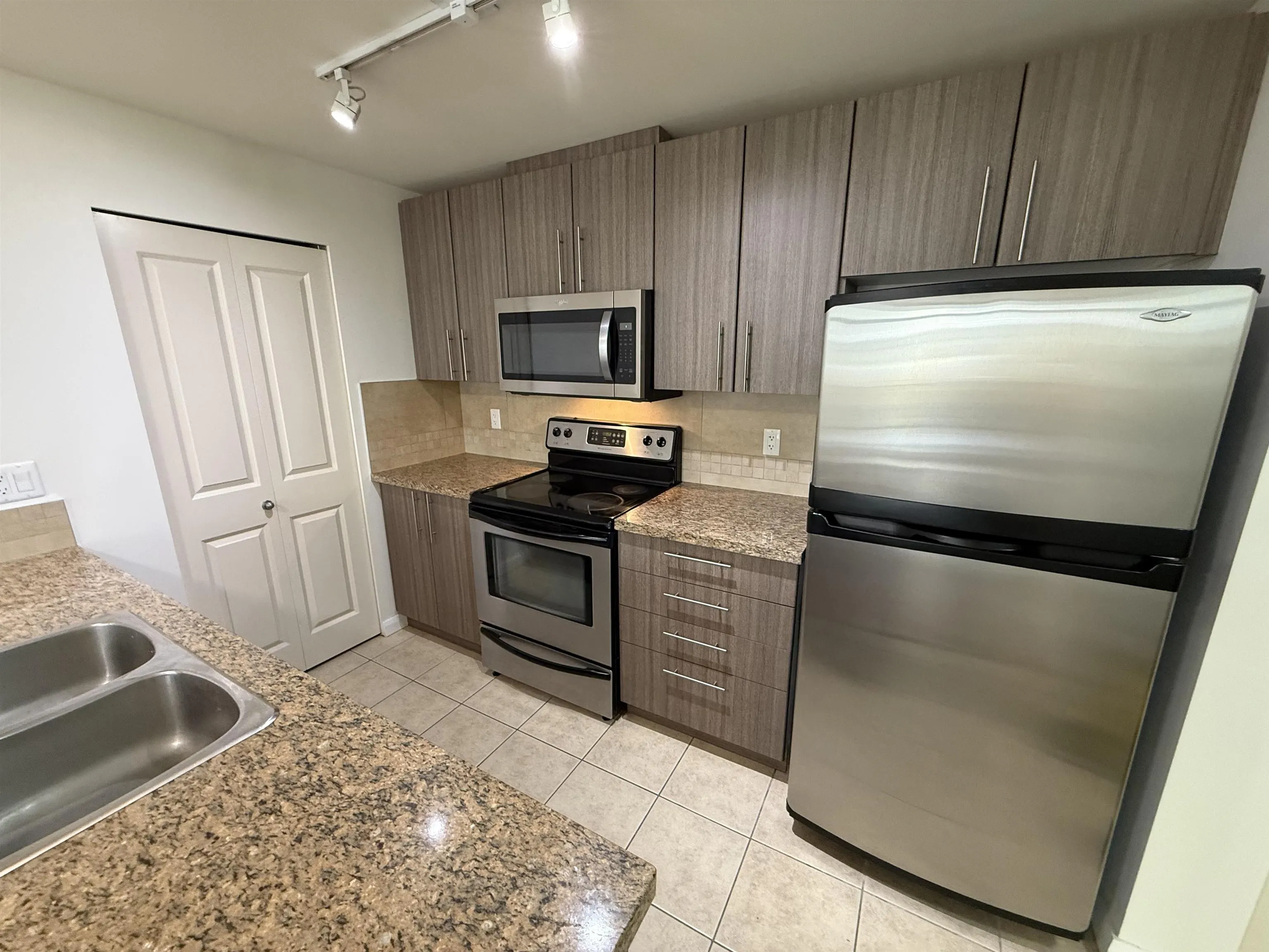 1005 898 Carnarvon Street