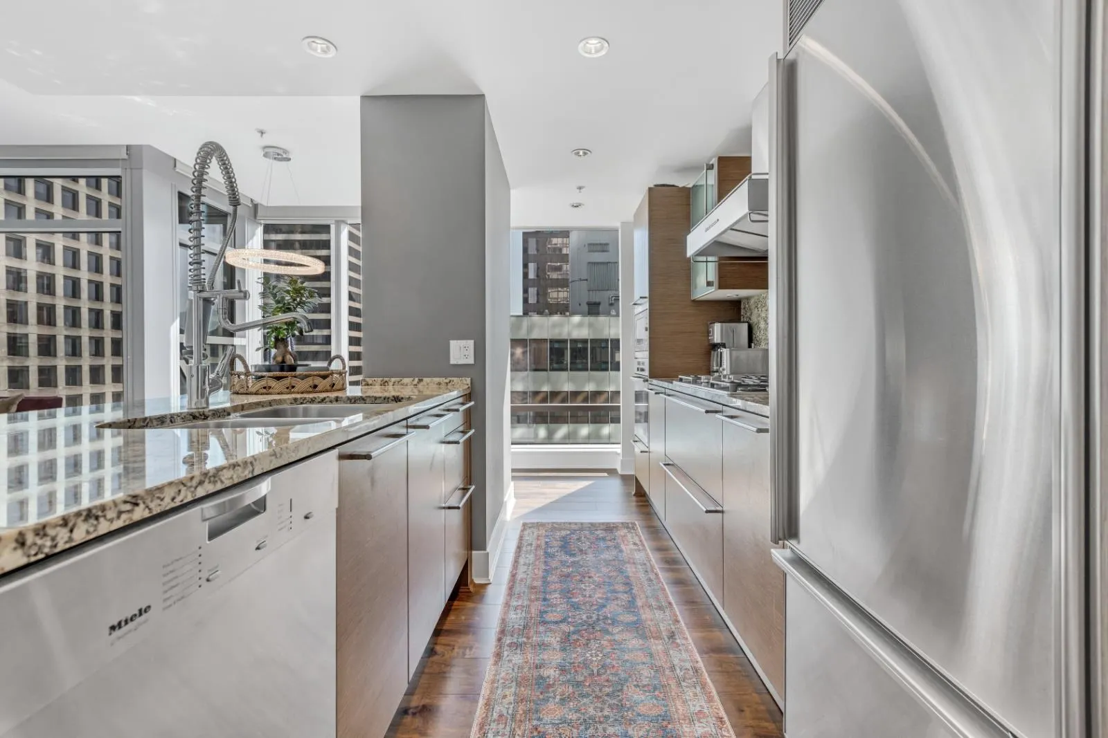 2205 1111 Alberni Street