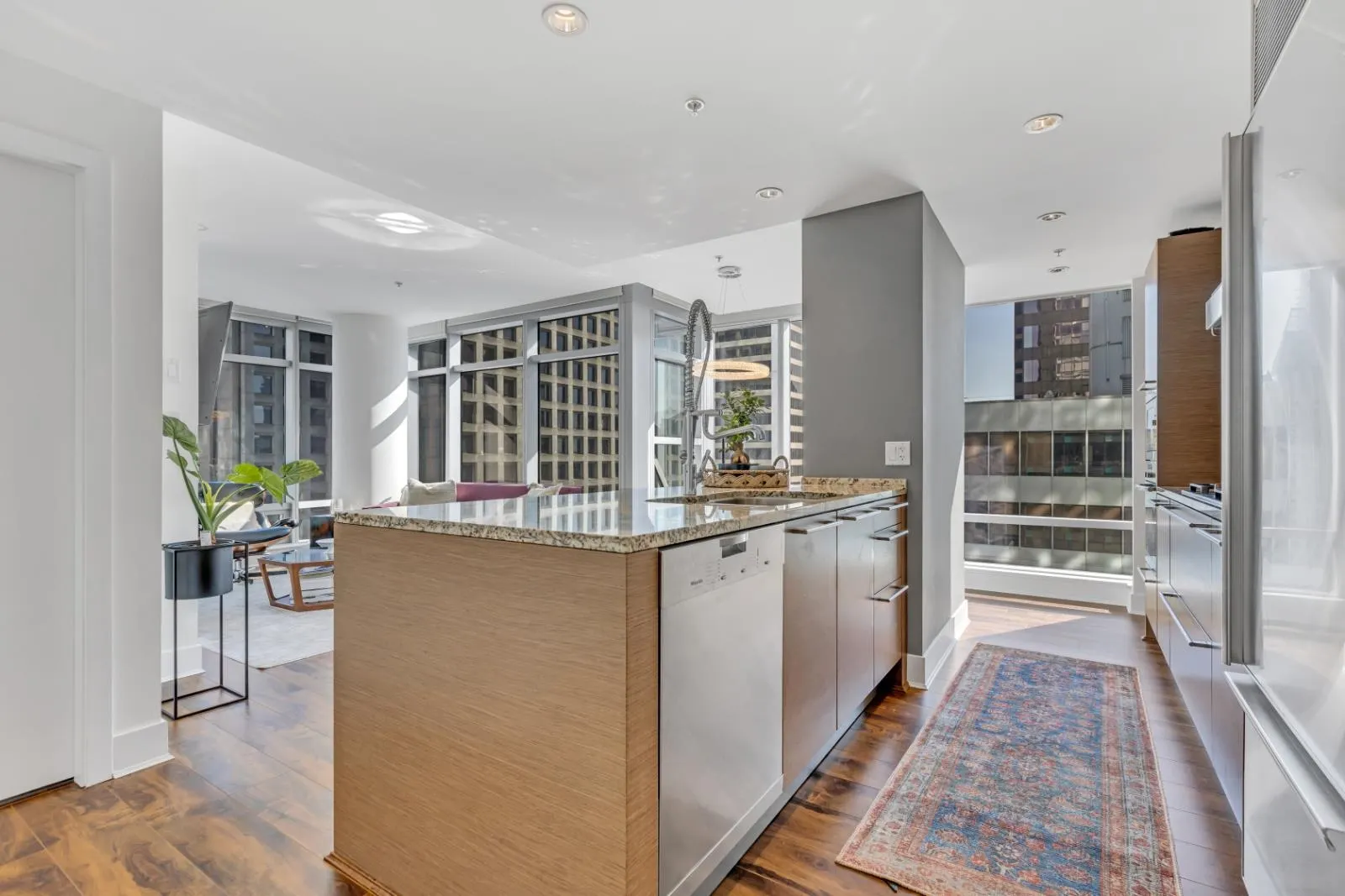 2205 1111 Alberni Street