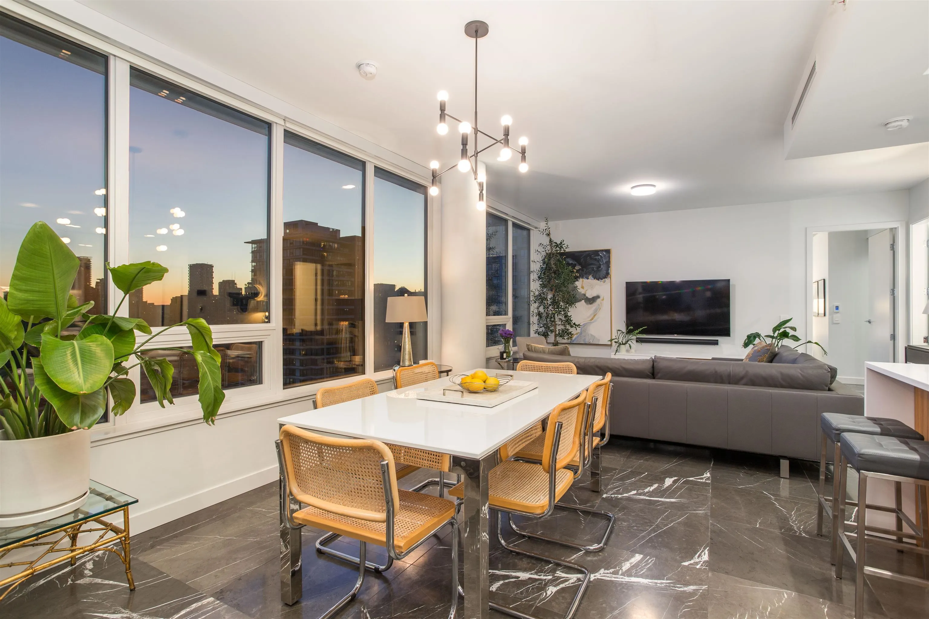 2004 885 Cambie Street