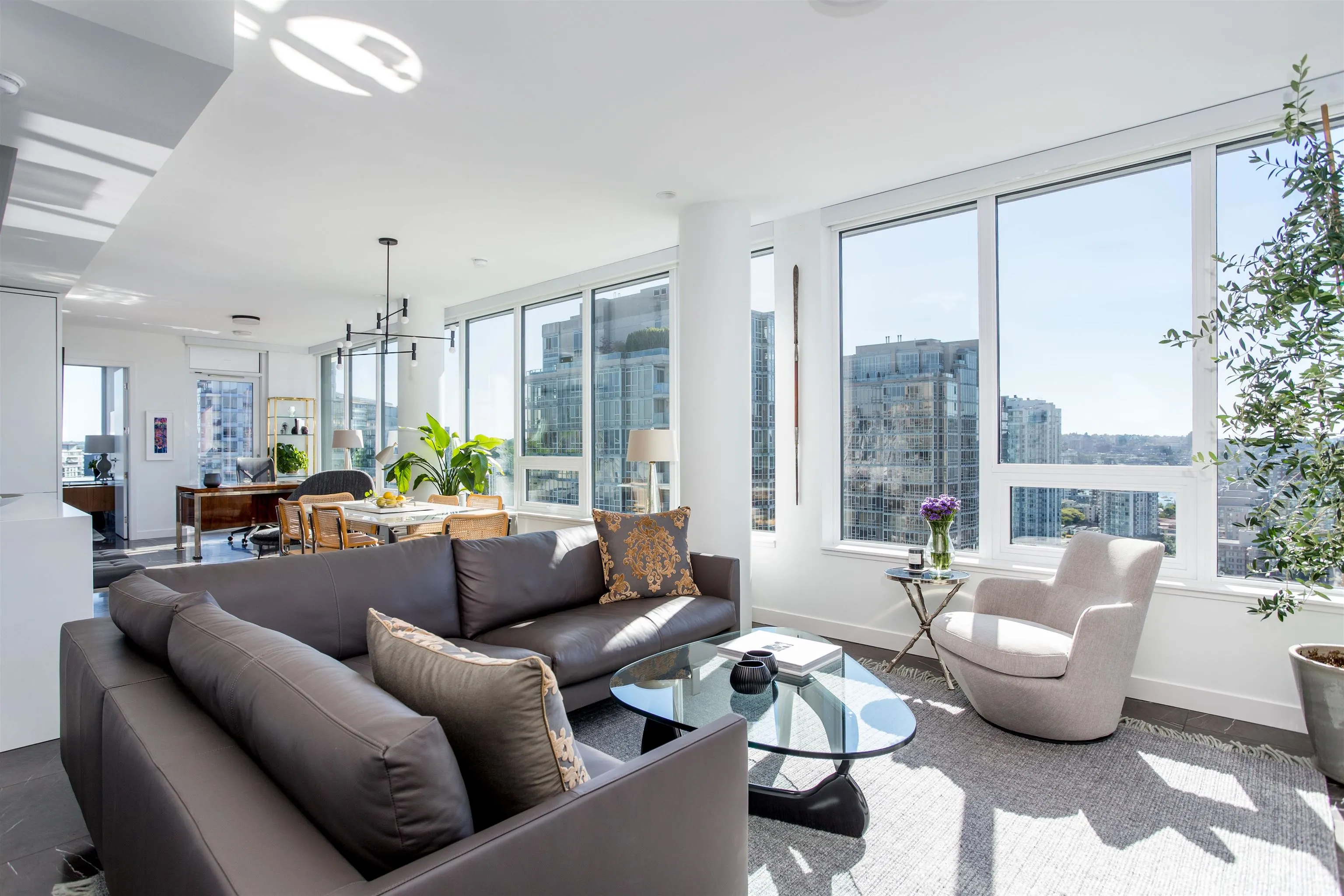 2004 885 Cambie Street