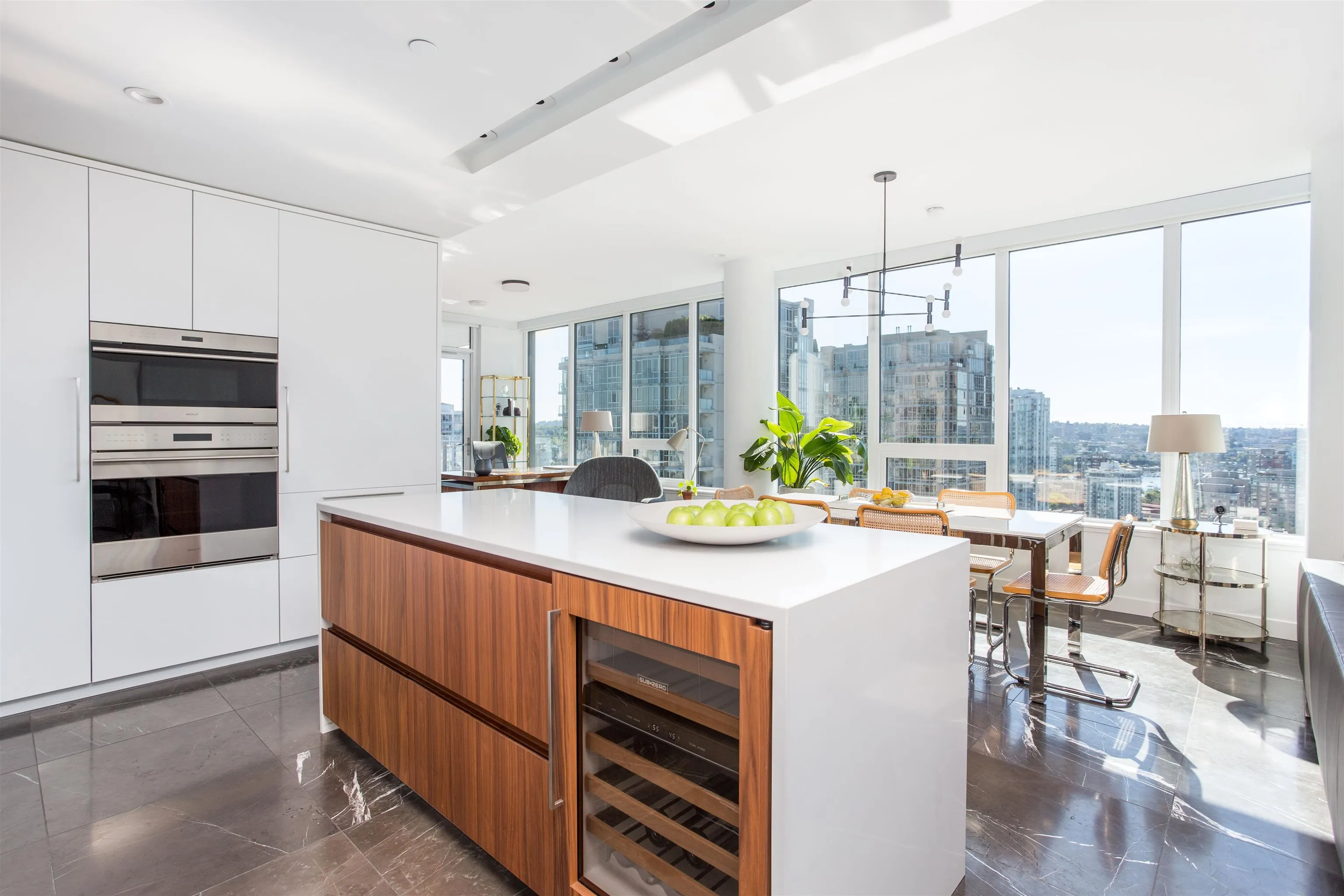 2004 885 Cambie Street