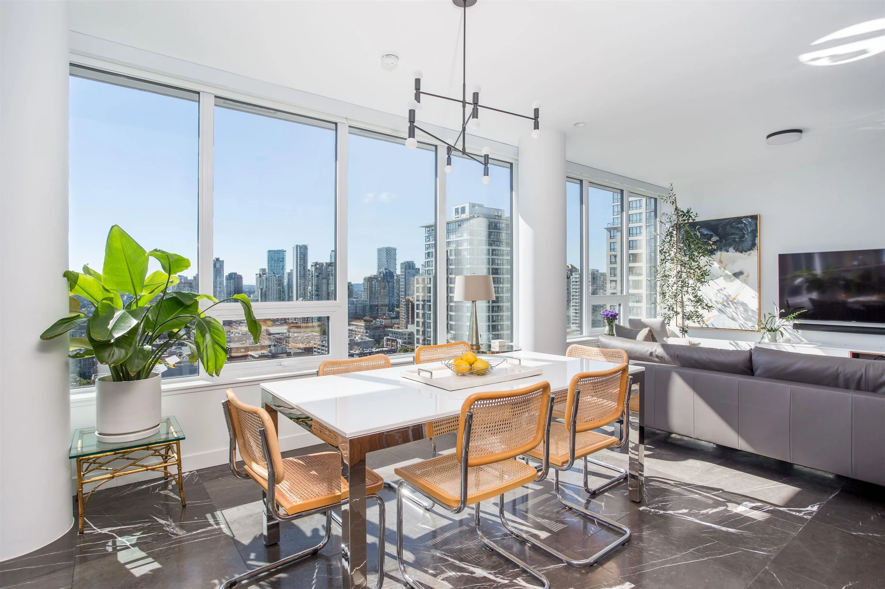 2004 885 Cambie Street