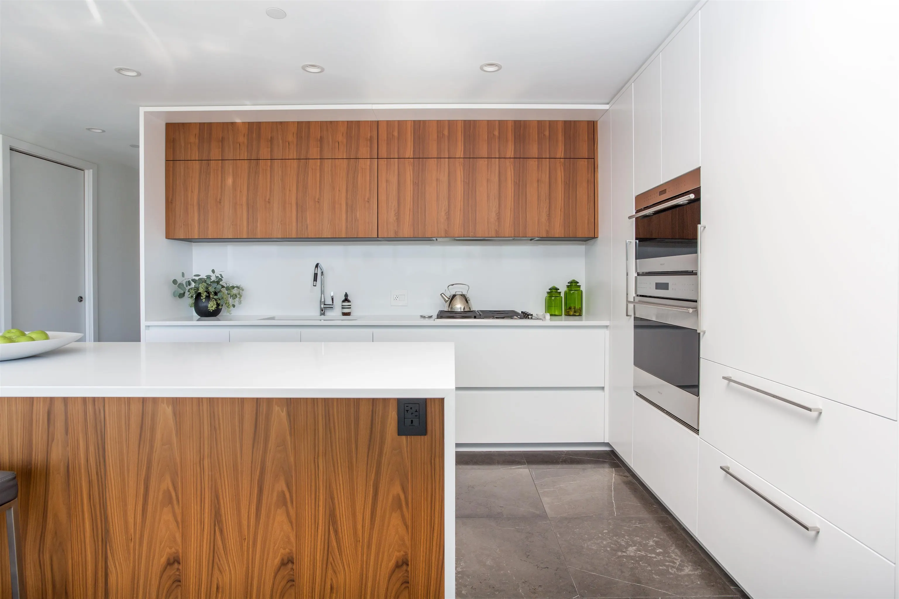 2004 885 Cambie Street