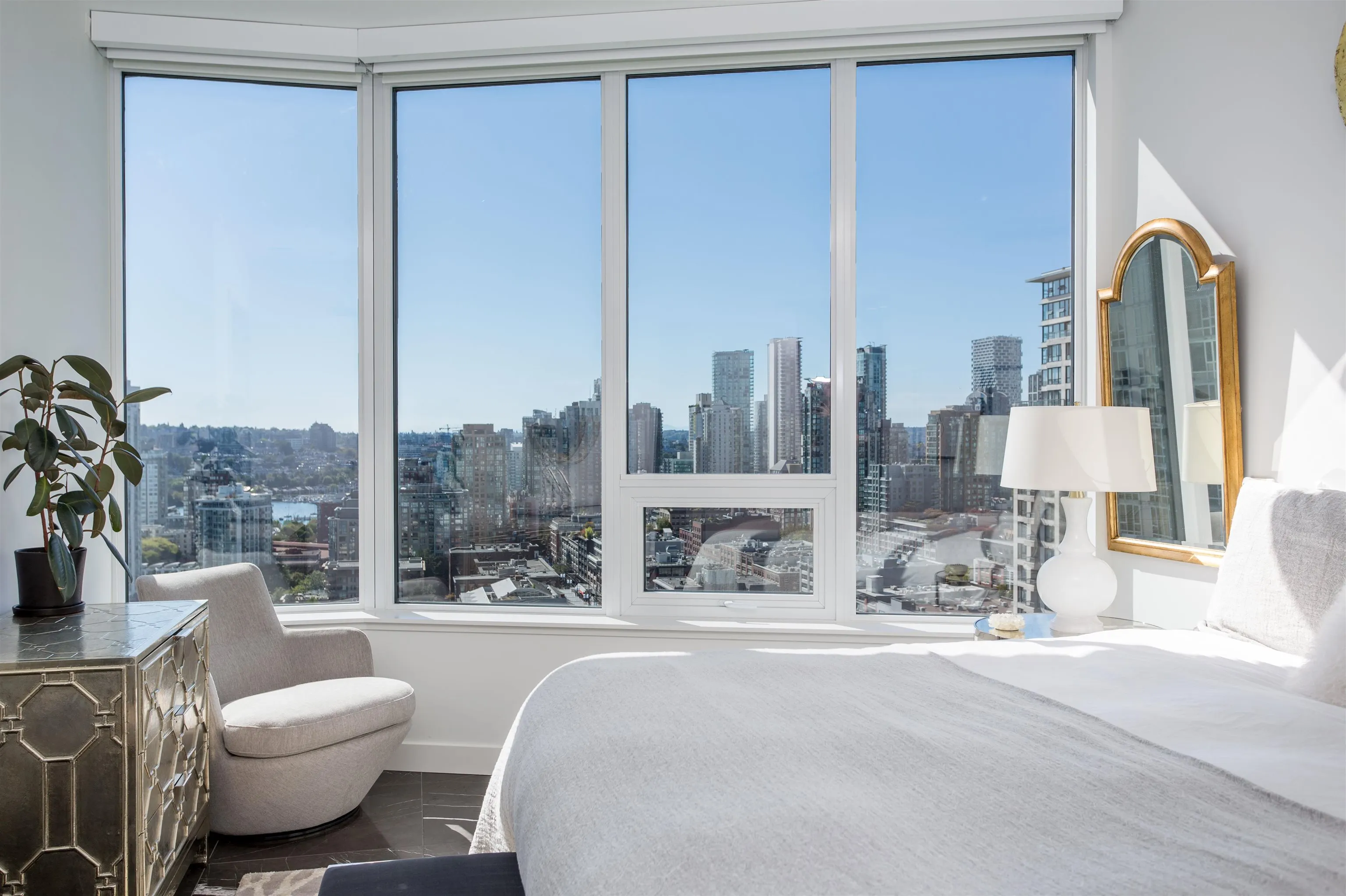 2004 885 Cambie Street