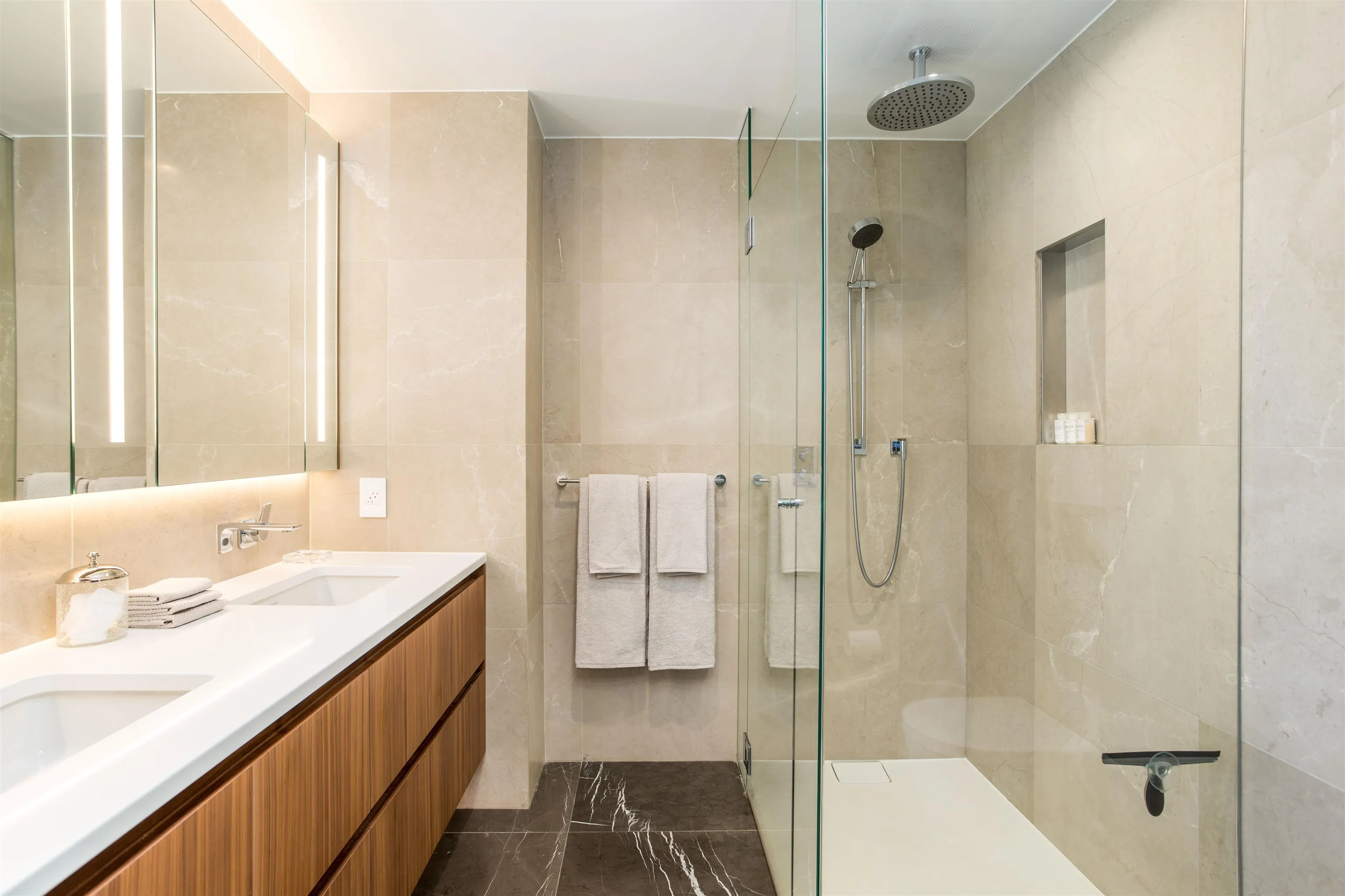 2004 885 Cambie Street