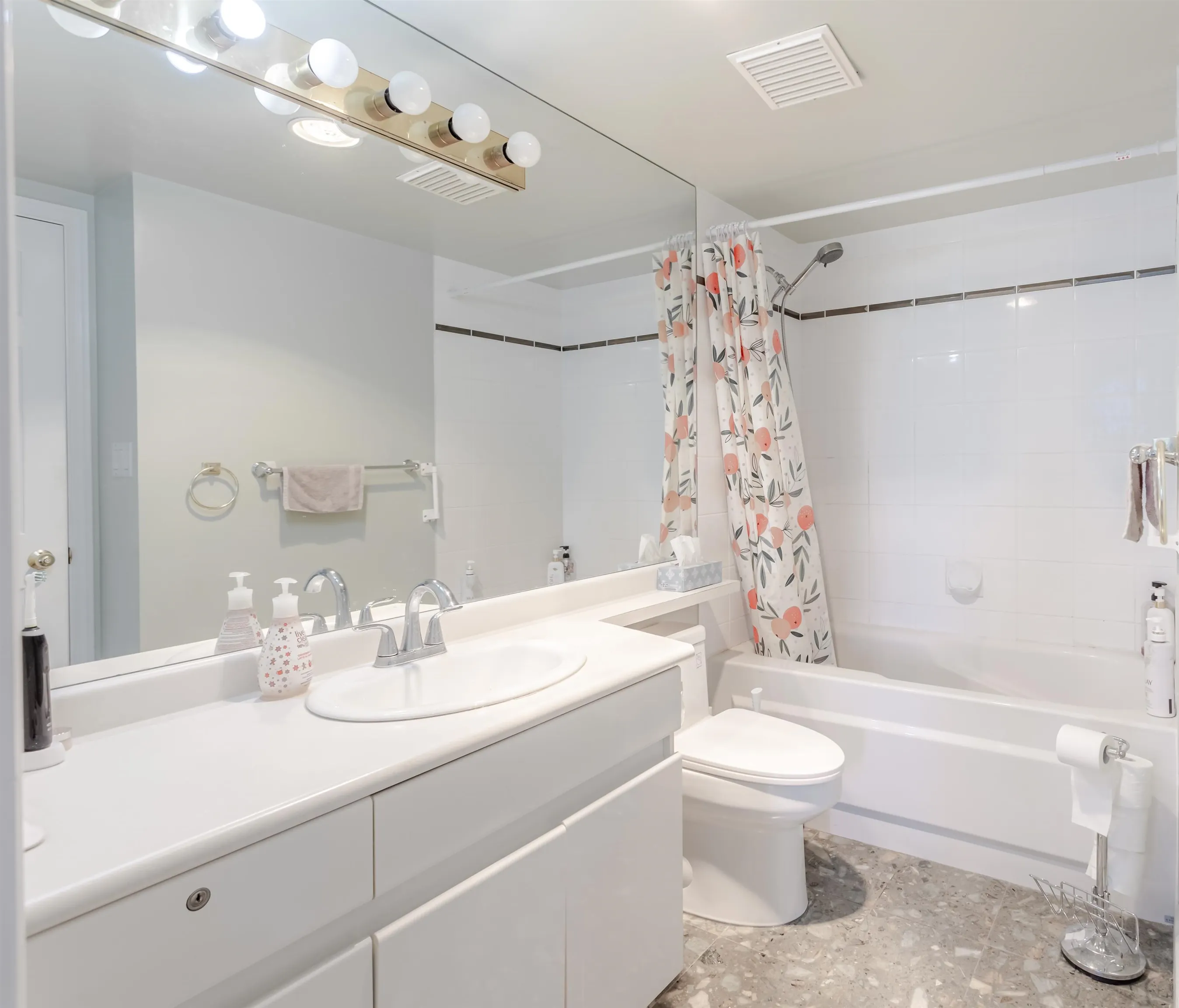 1202 4689 Hazel Street