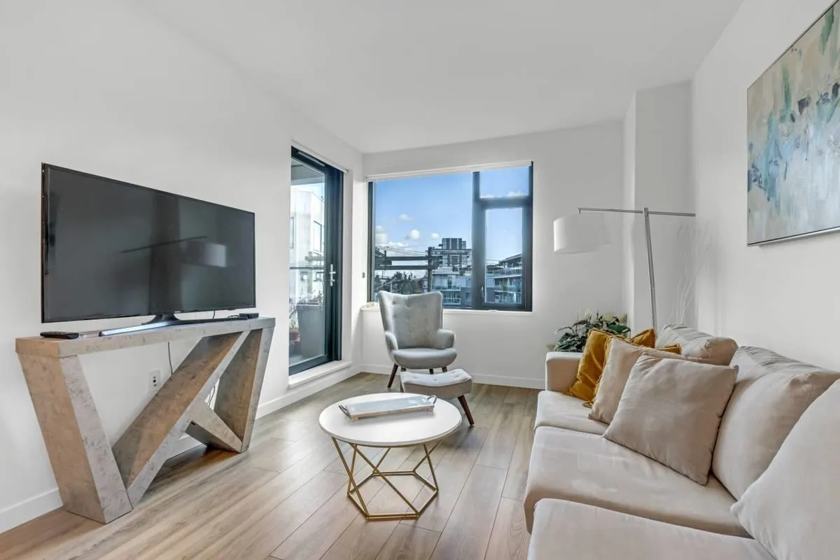 603 210 E 5th Avenue