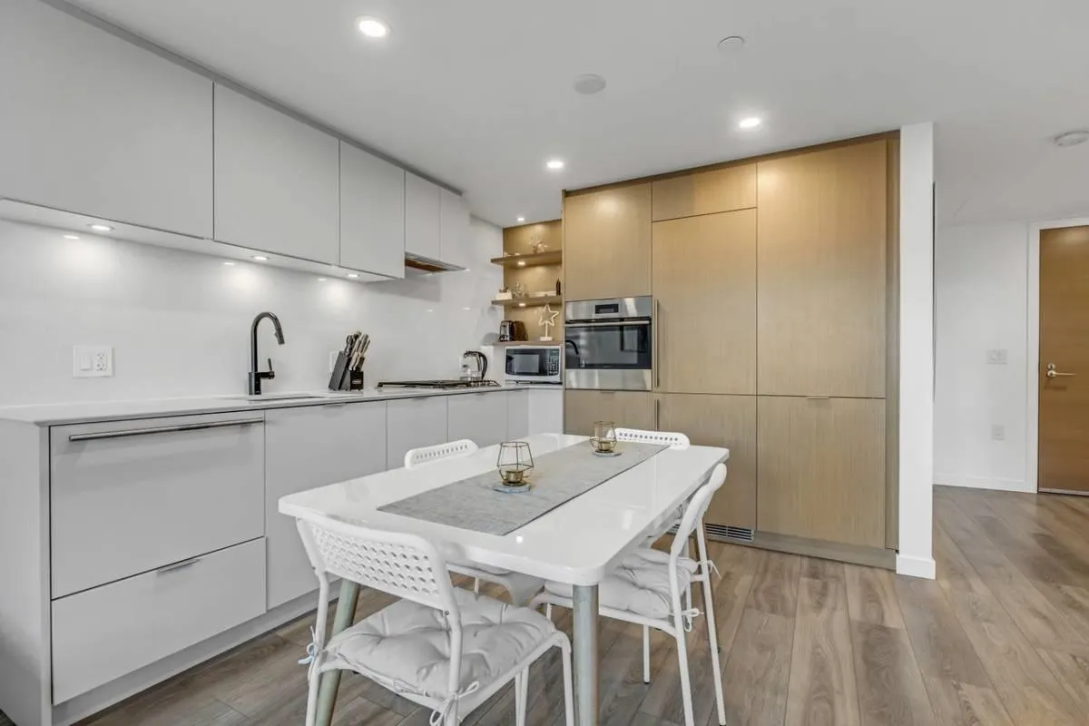 603 210 E 5th Avenue