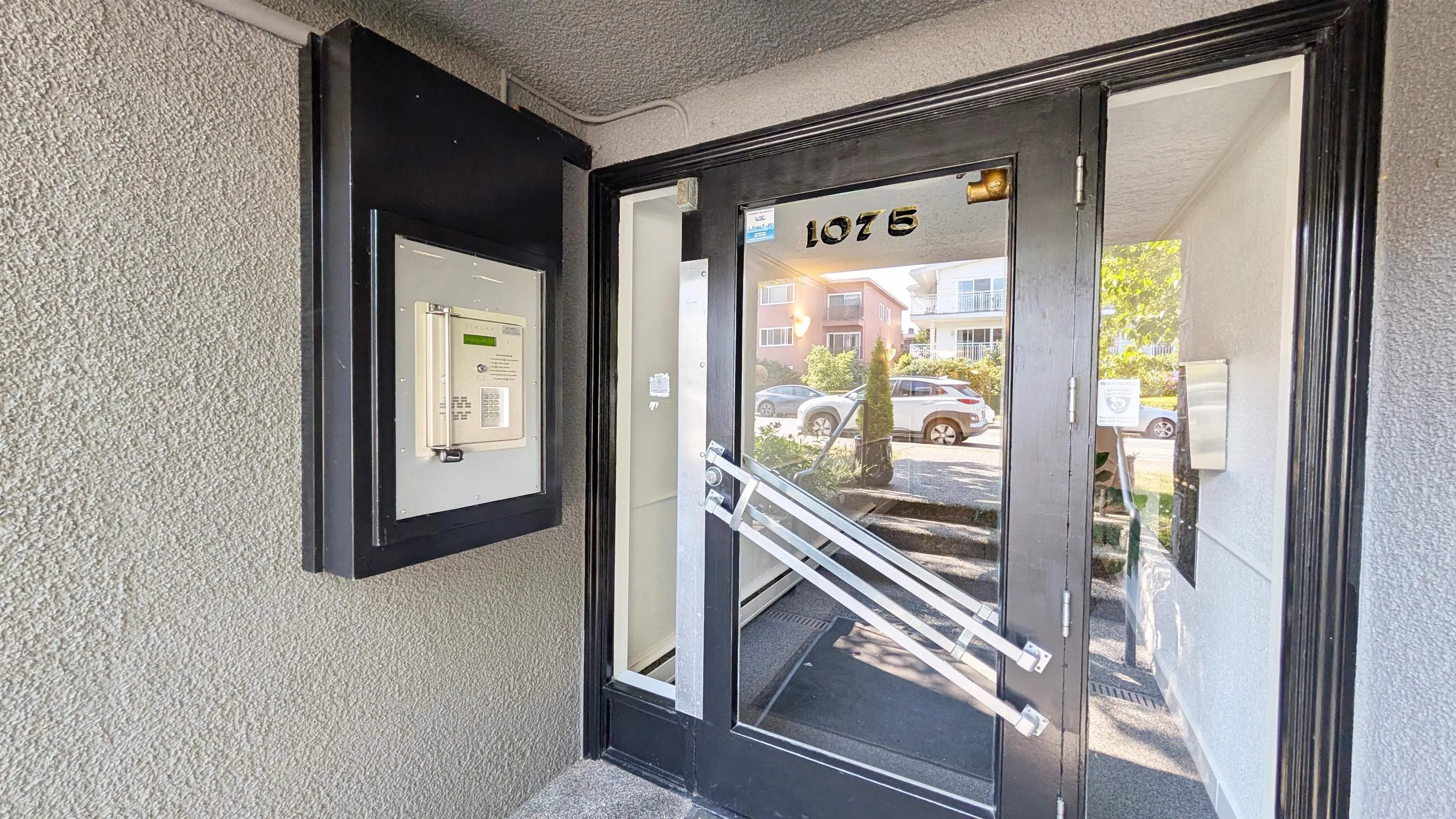 101 1075 W 13th Avenue