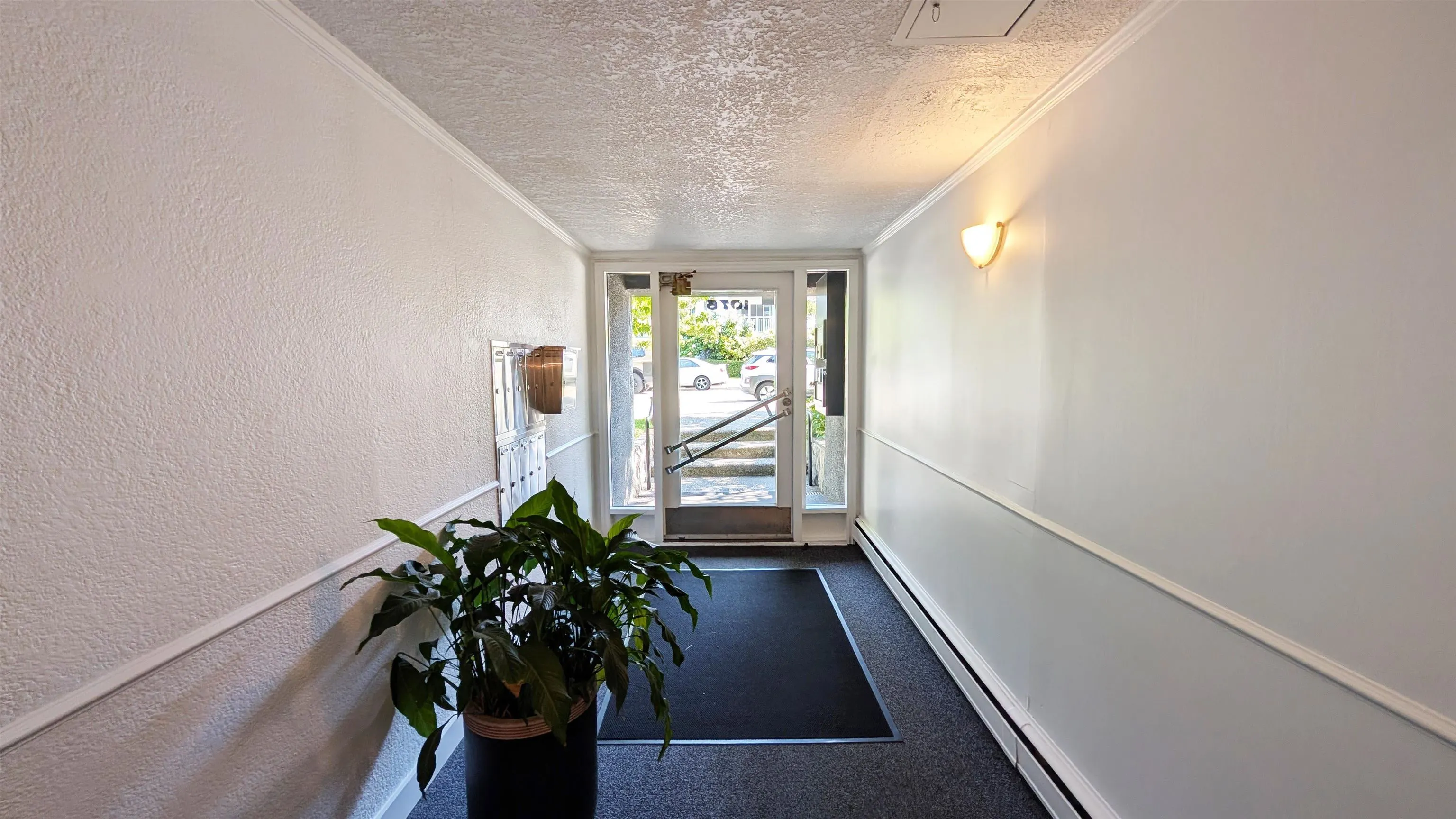 101 1075 W 13th Avenue