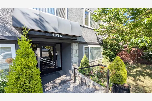 101 1075 W 13th Avenue