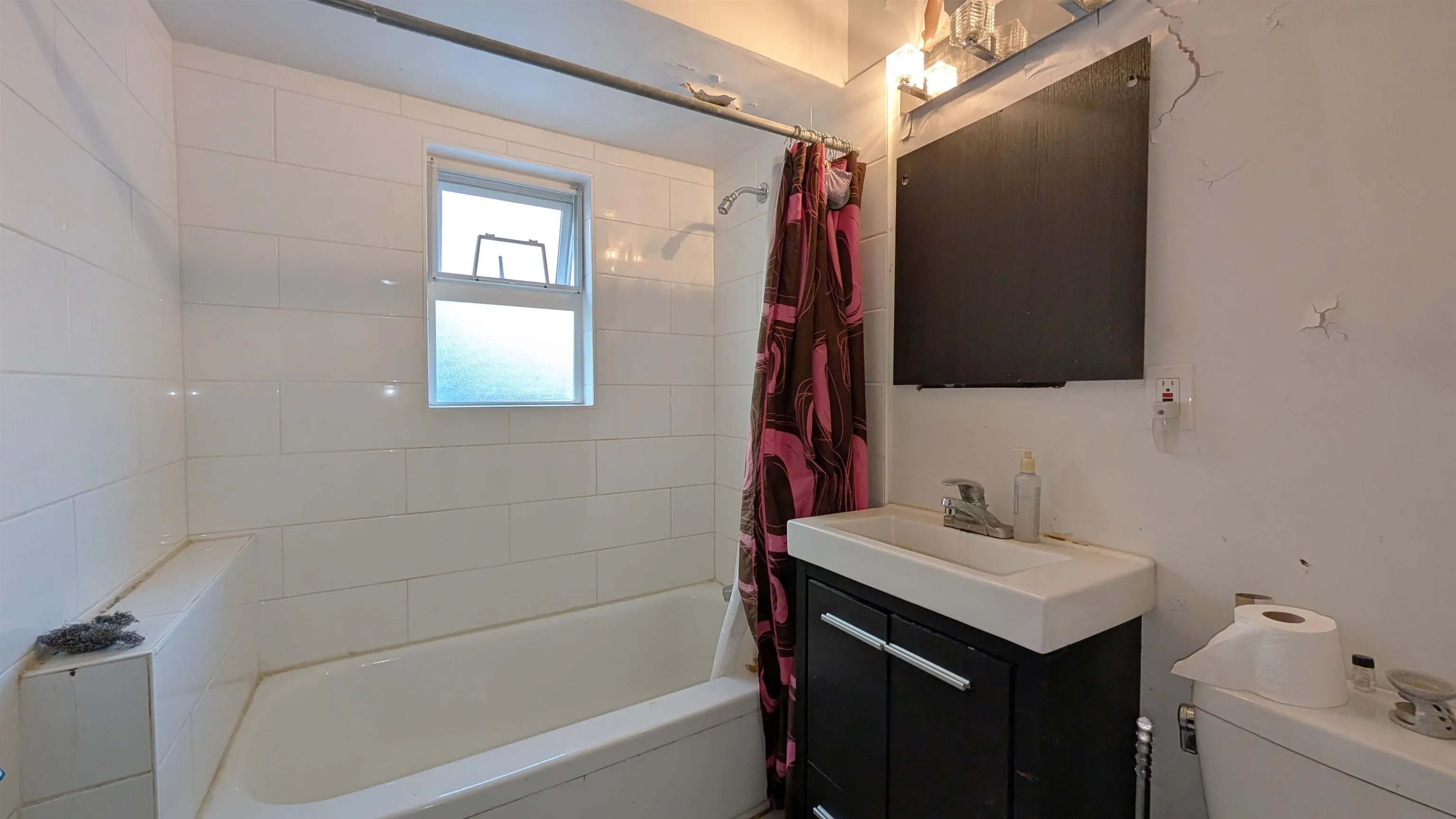 101 1075 W 13th Avenue