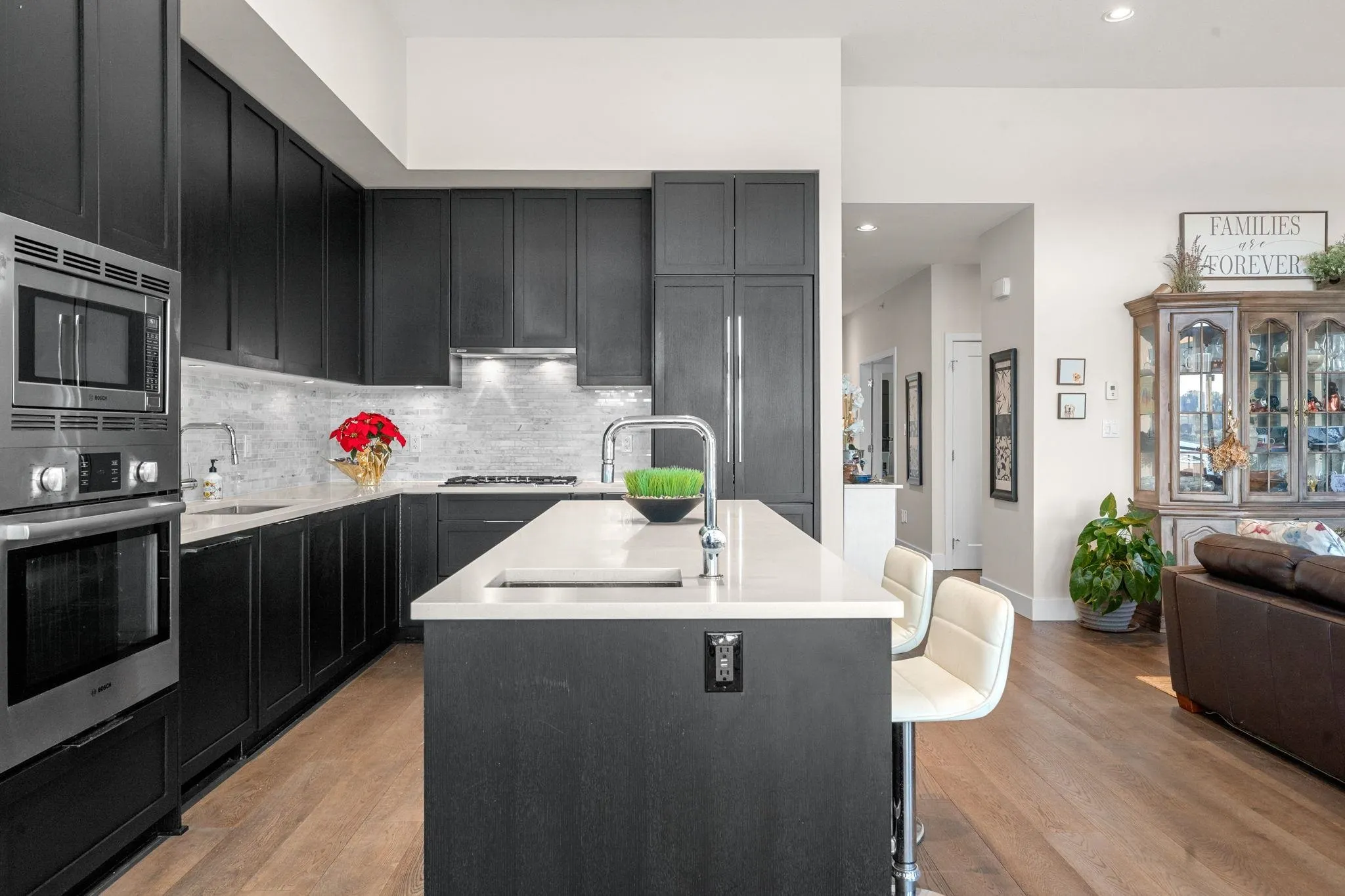 3887 Cates Landing Way