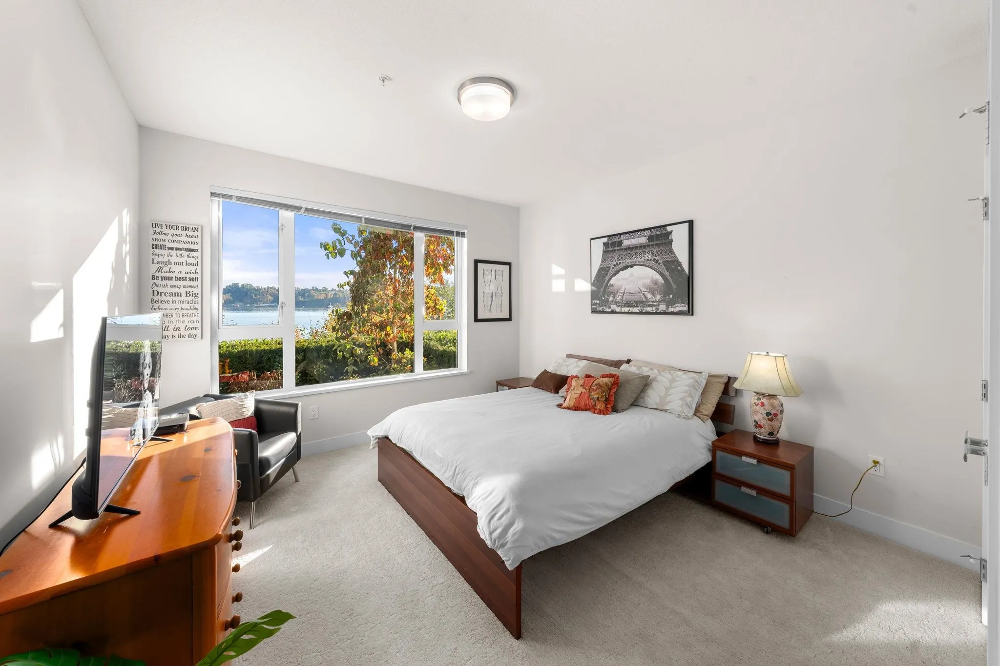 3887 Cates Landing Way