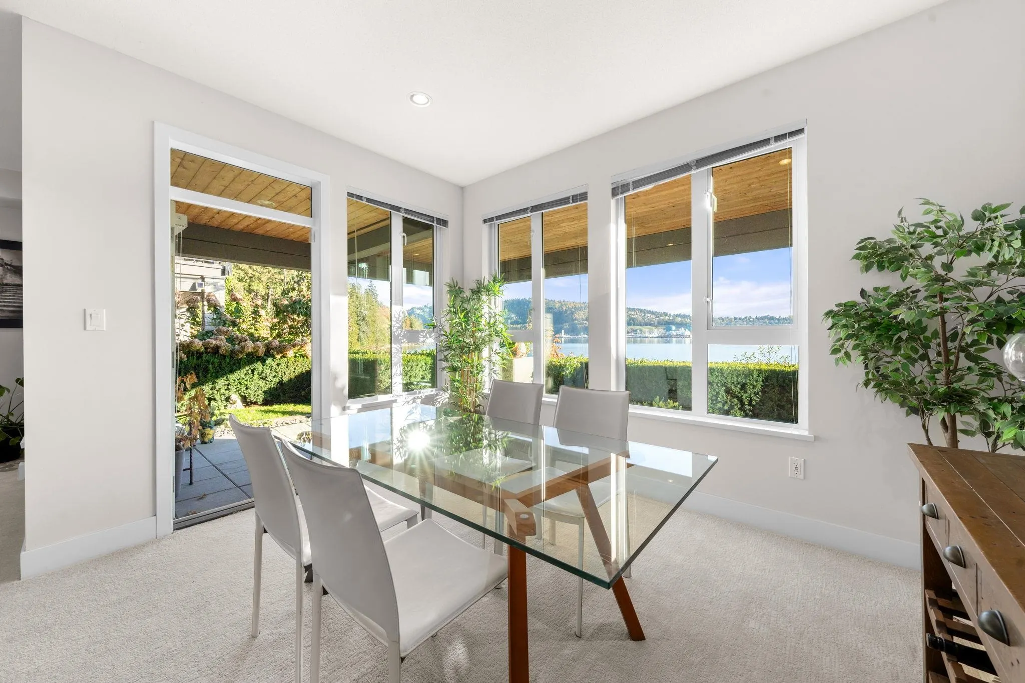 3887 Cates Landing Way