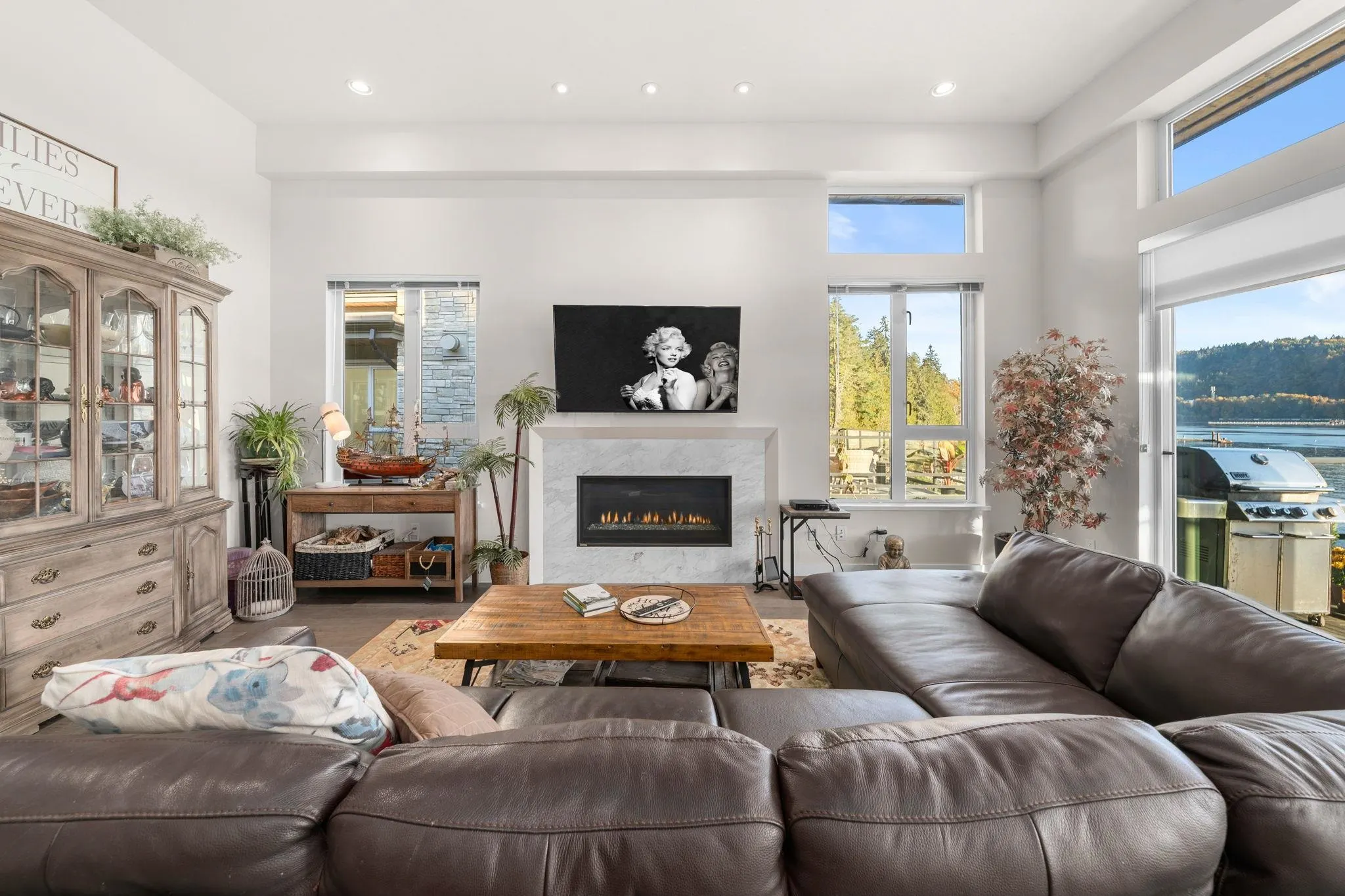 3887 Cates Landing Way