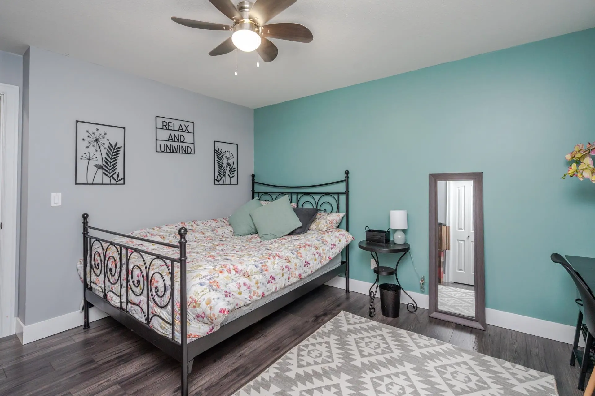 60 6449 Blackwood Lane