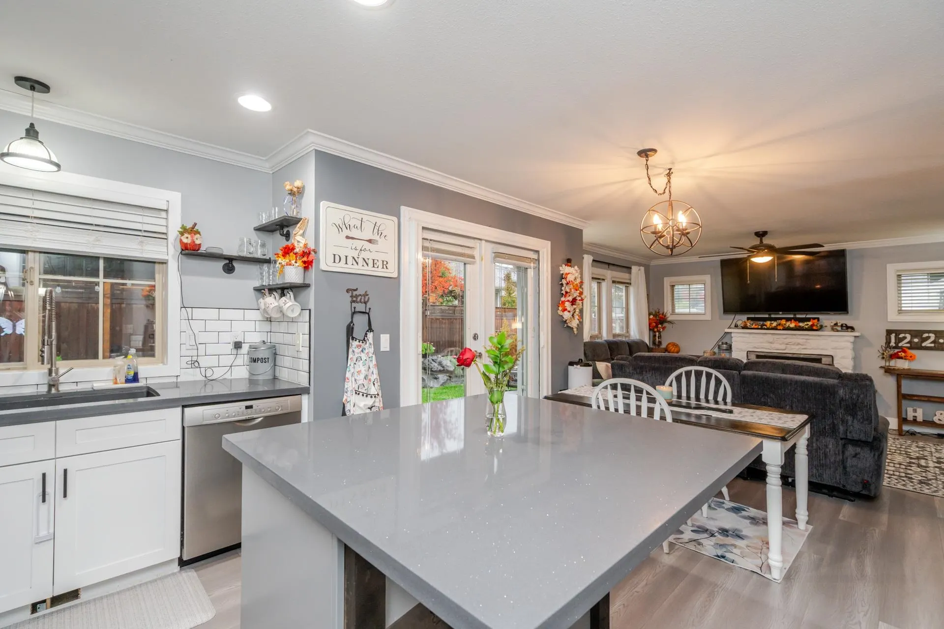 60 6449 Blackwood Lane