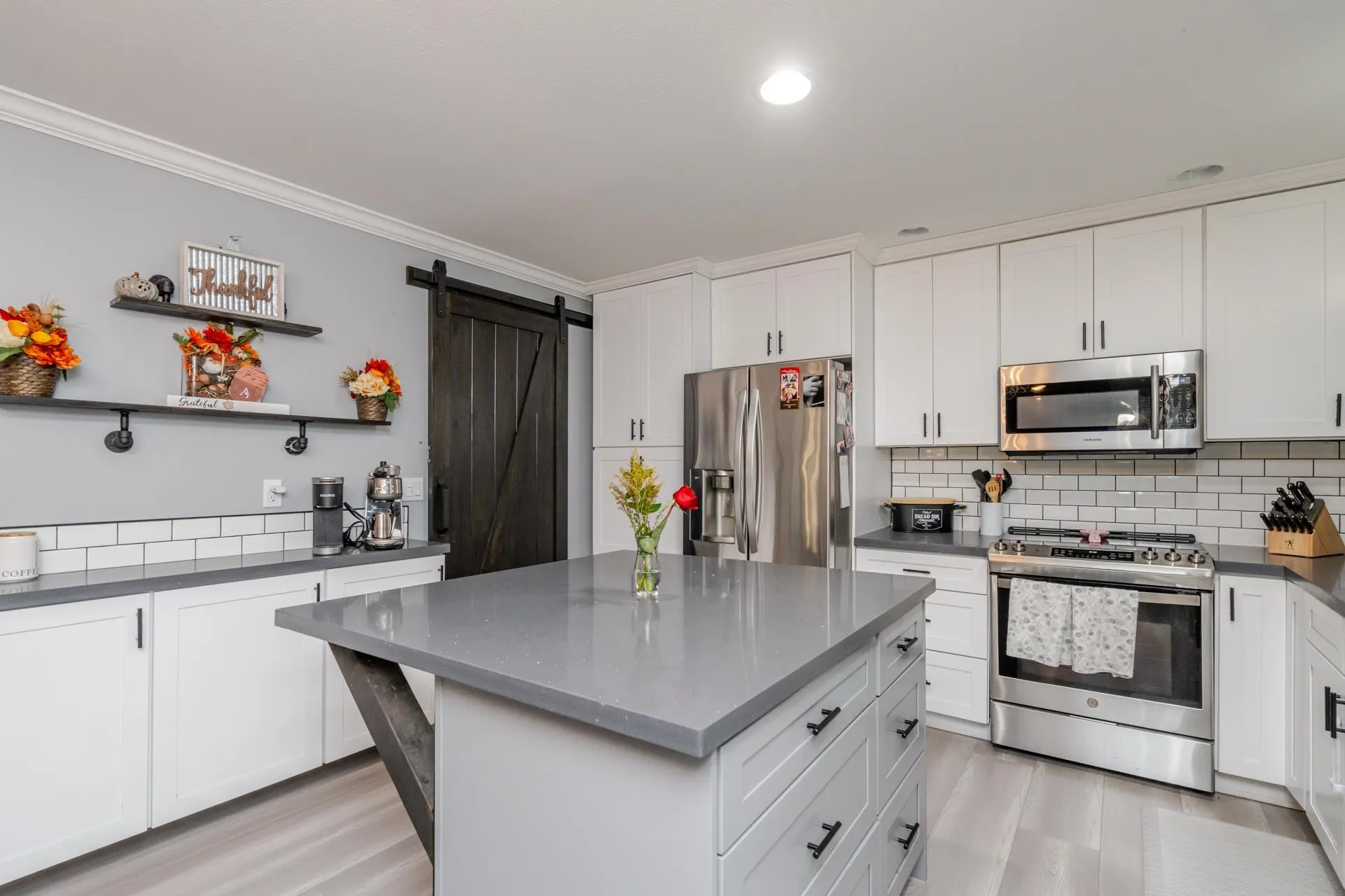 60 6449 Blackwood Lane