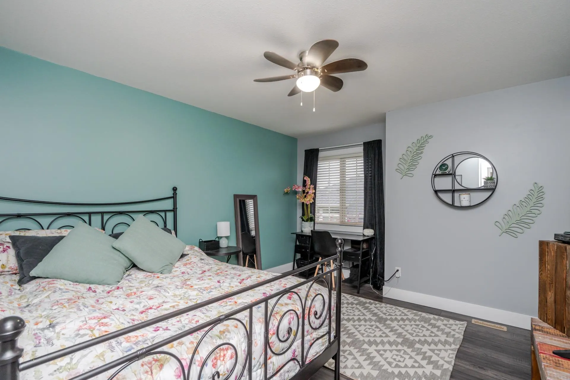 60 6449 Blackwood Lane