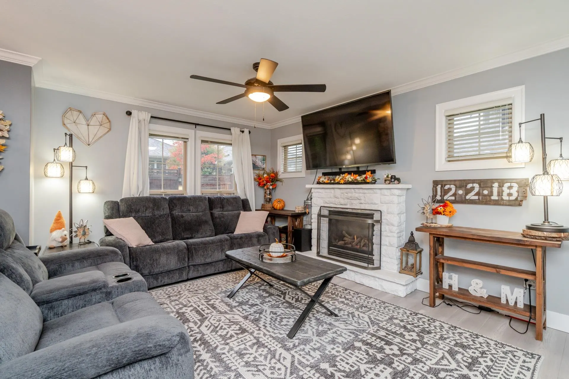 60 6449 Blackwood Lane