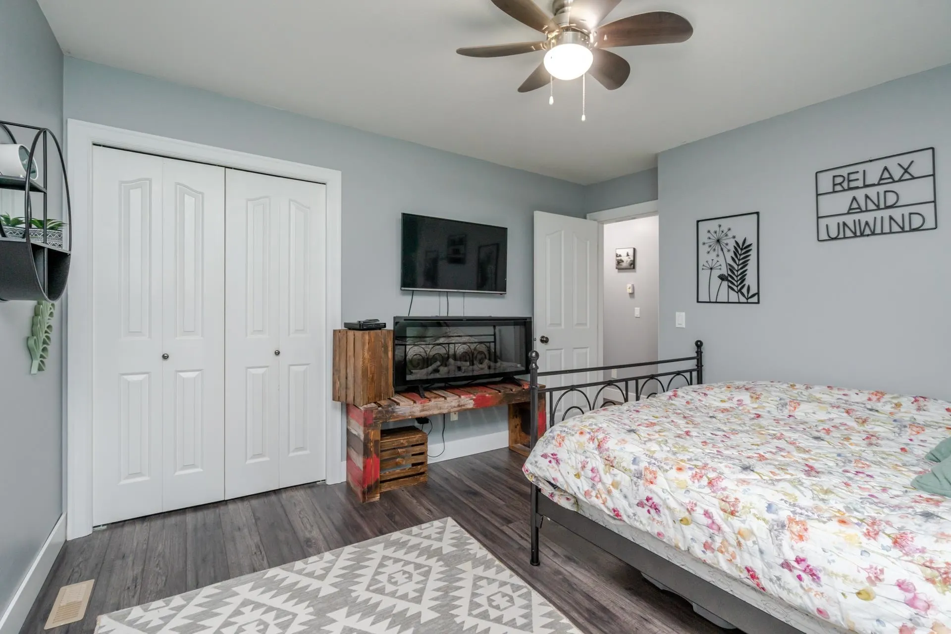 60 6449 Blackwood Lane