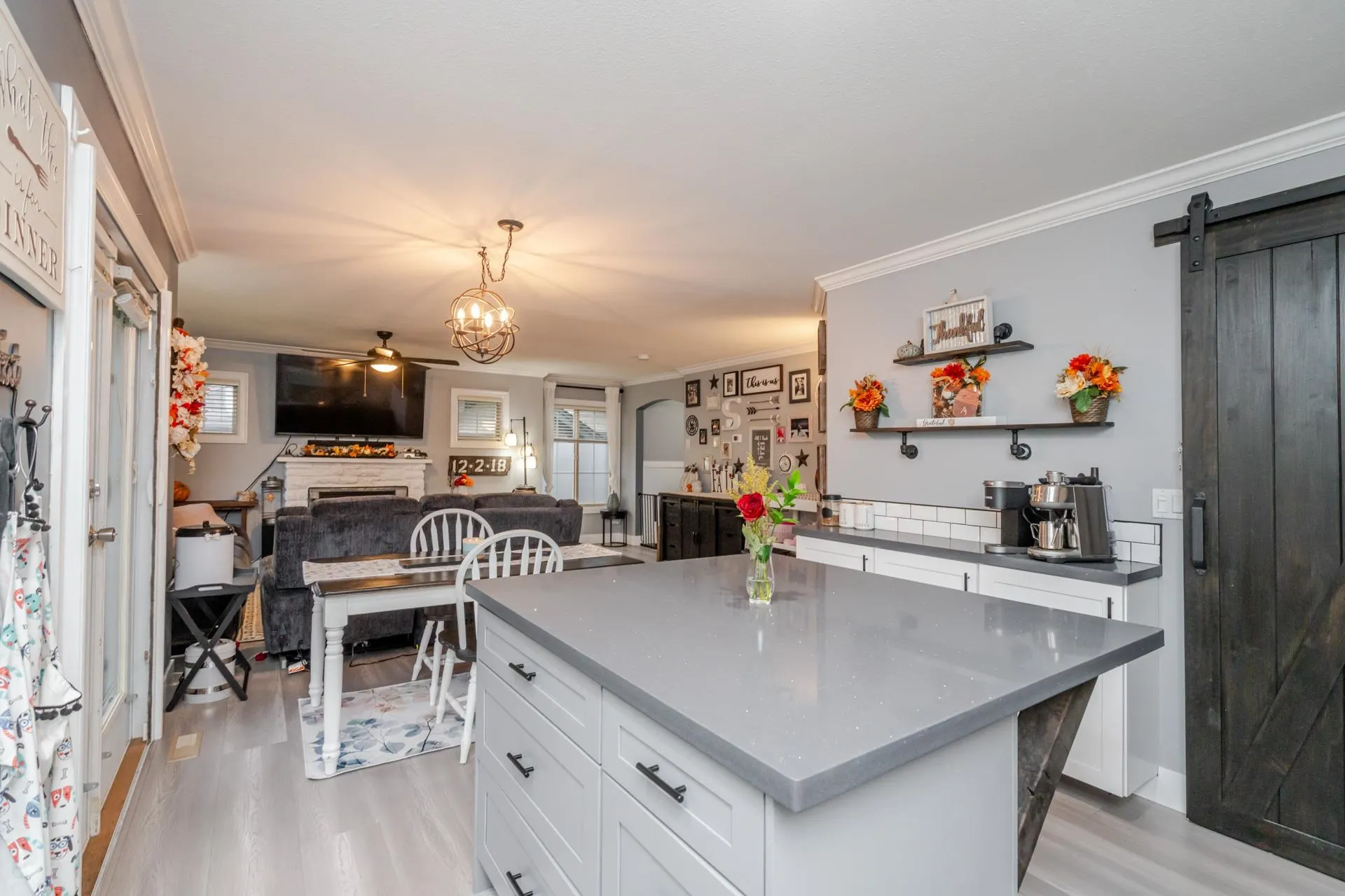 60 6449 Blackwood Lane