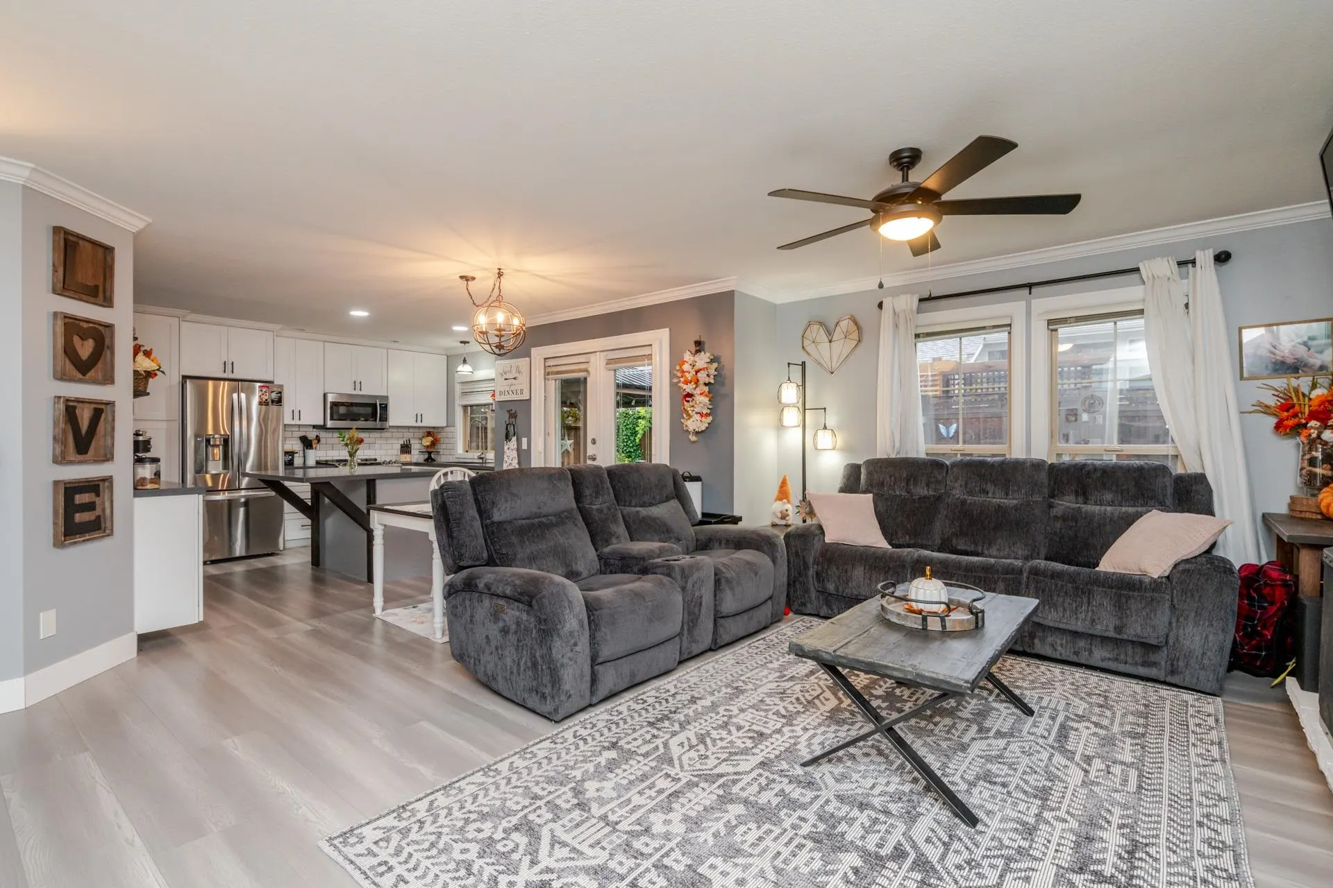 60 6449 Blackwood Lane