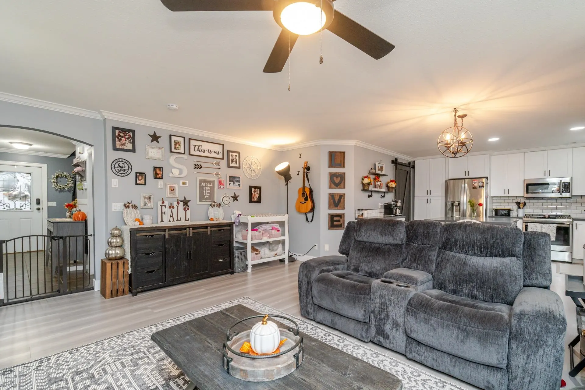 60 6449 Blackwood Lane