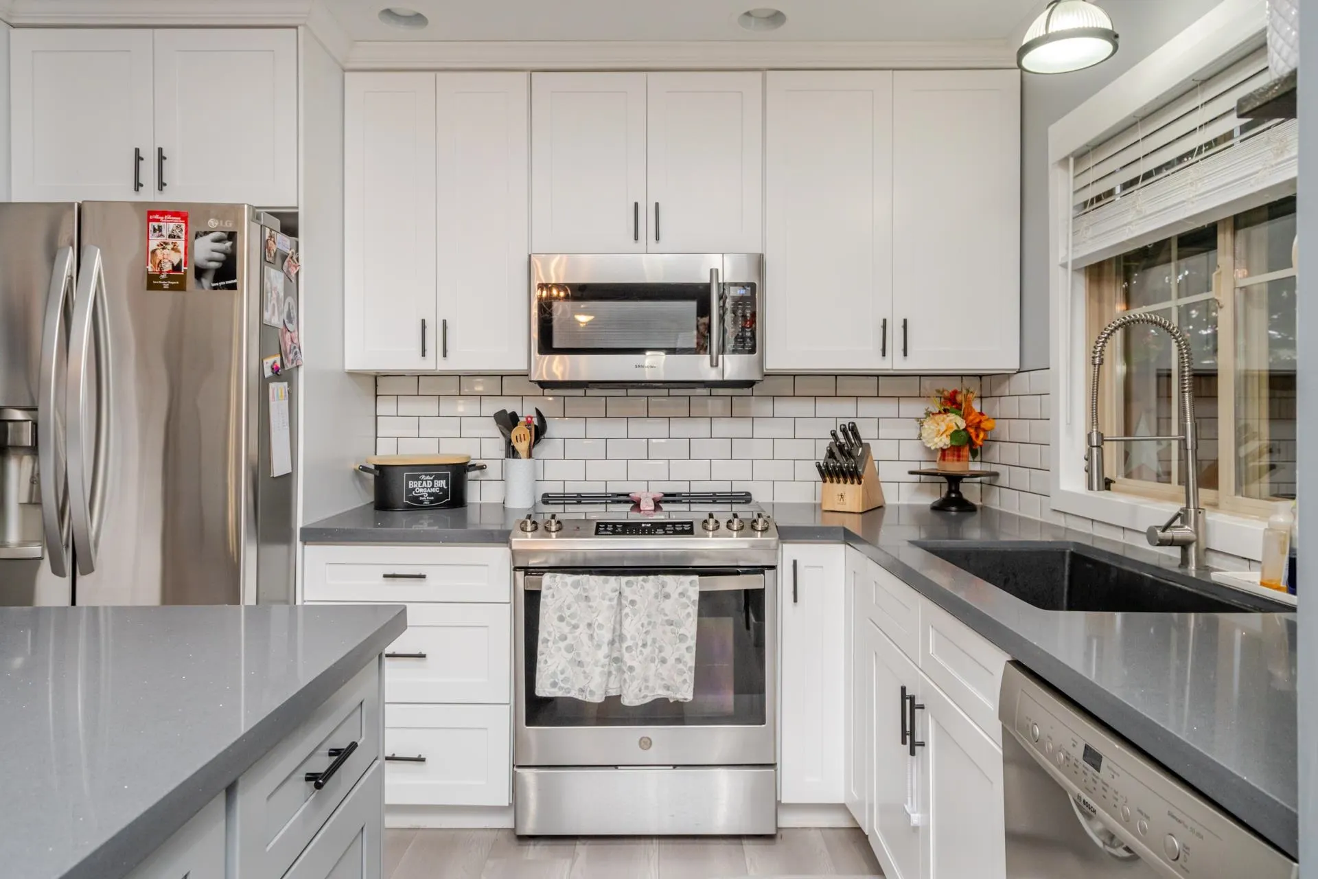 60 6449 Blackwood Lane