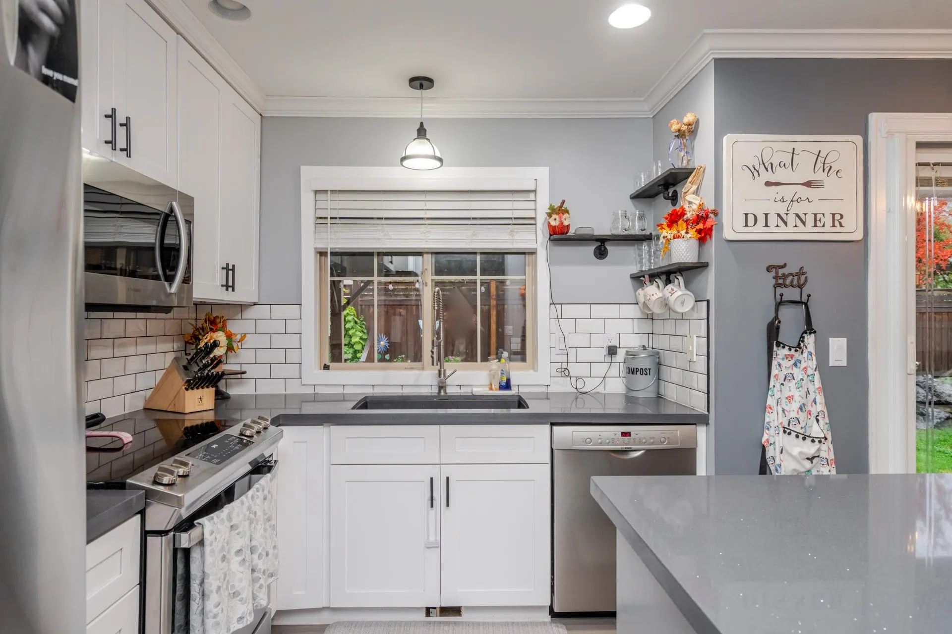 60 6449 Blackwood Lane