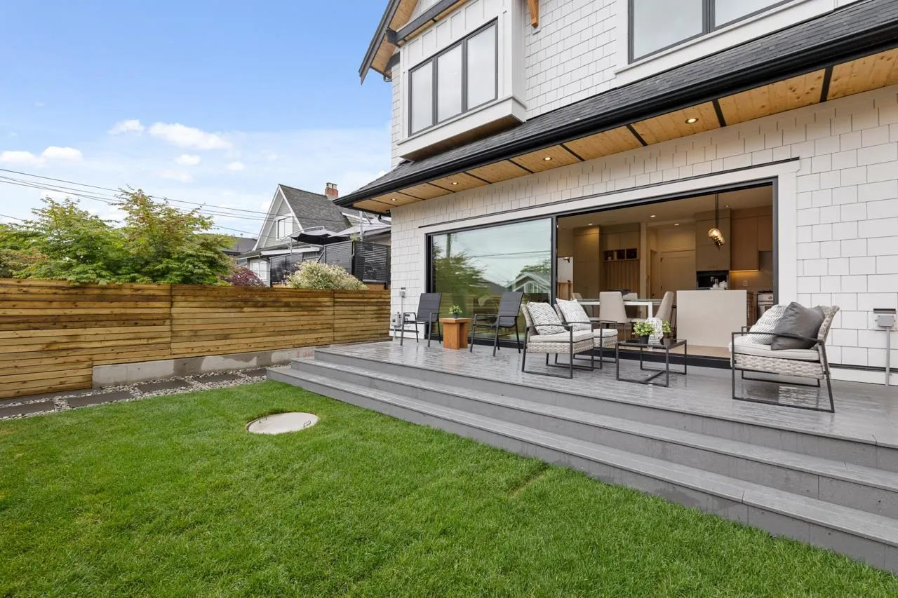 2 2247 Parker Street