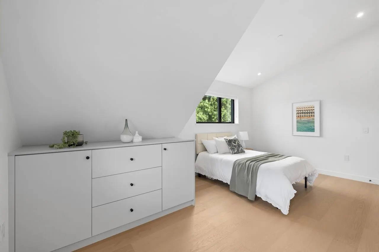 2 2247 Parker Street