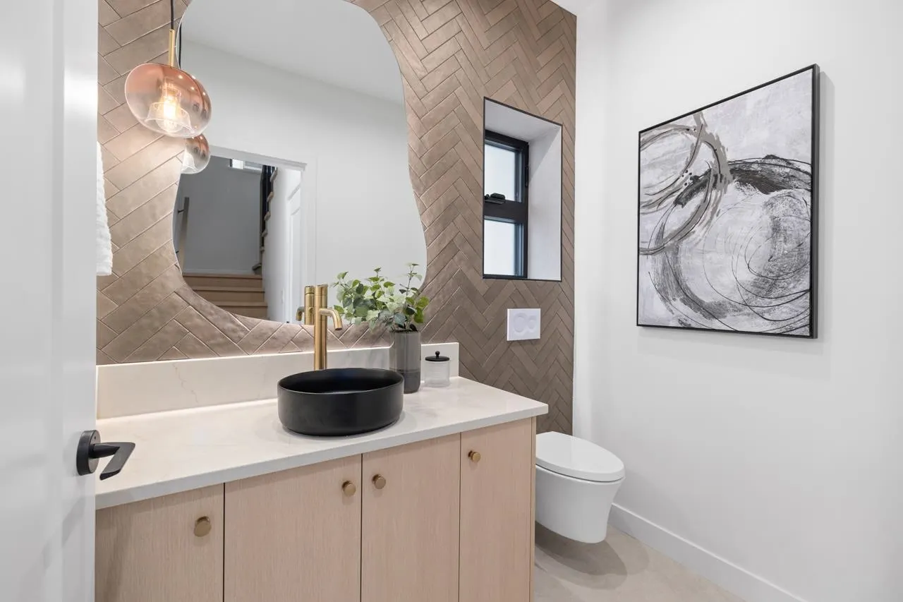 2 2247 Parker Street