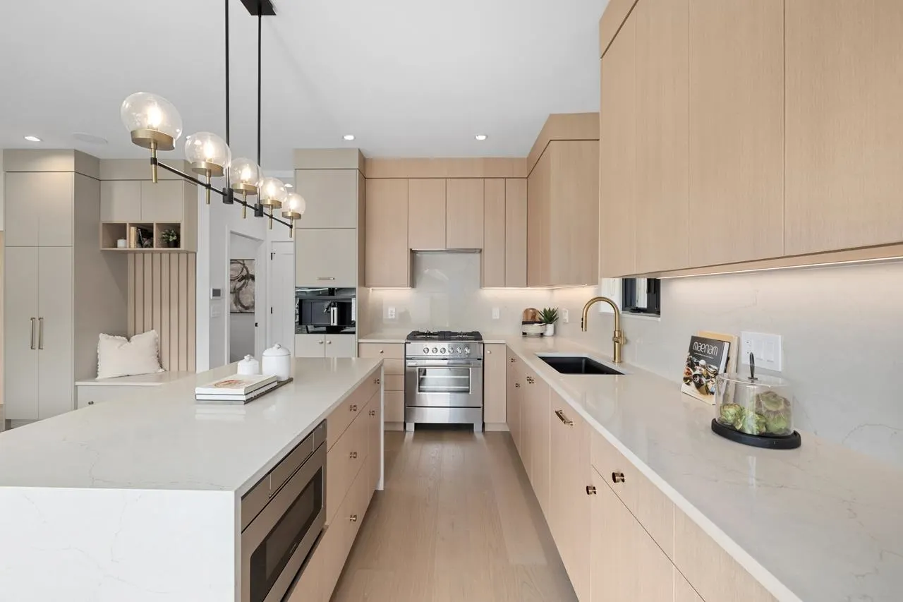 2 2247 Parker Street