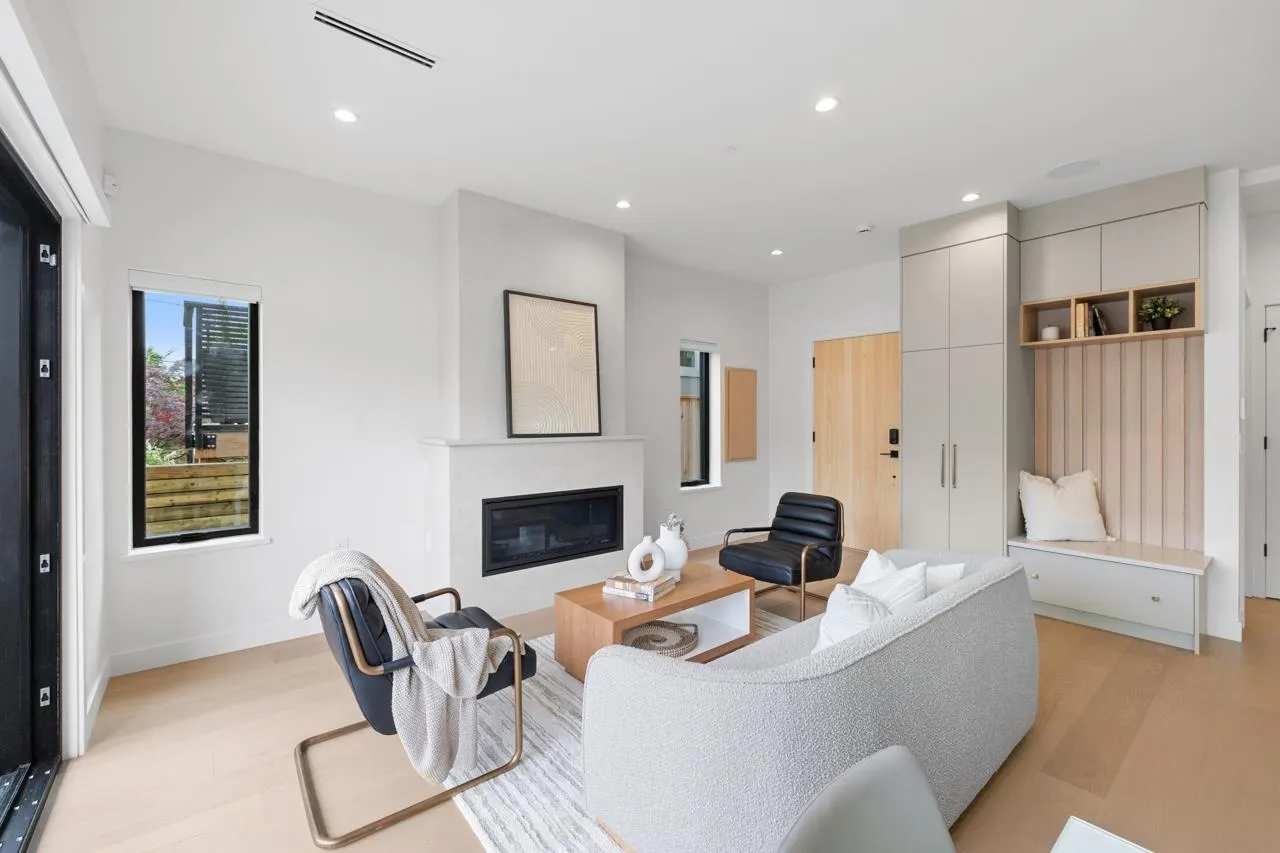 2 2247 Parker Street